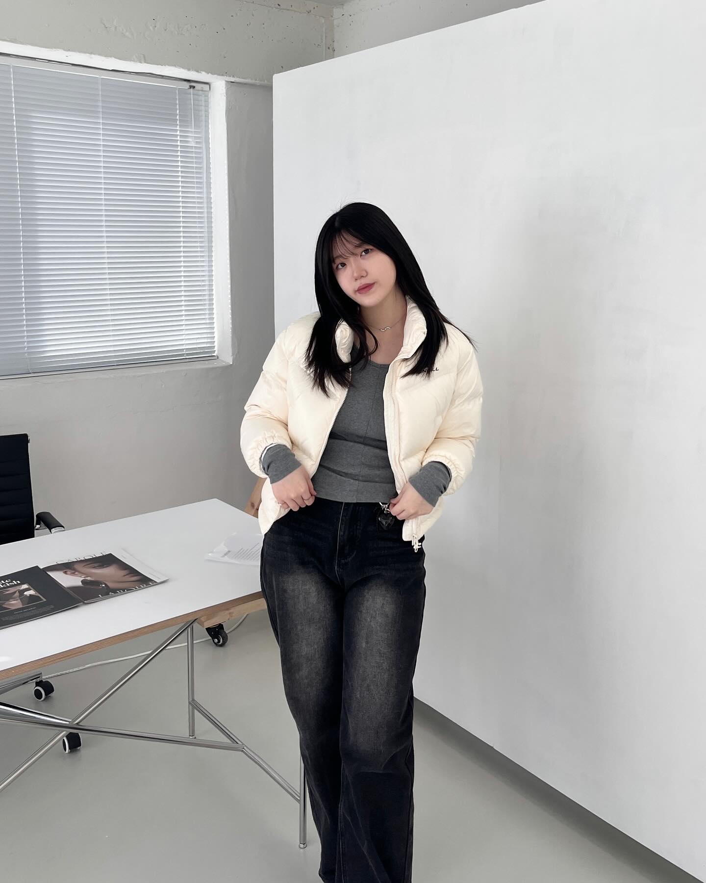 트렌디하고 예쁜 오닐 덕다운 패딩 !

투웨이 지퍼부터 밑단 스트링, 크롭 기장, 광택 등 요즘 유행하는 건 다 갖춘 패딩이랍니다 🤍👍🏻
발열 덕다운으로 가볍고 포근함까지,, 요번 겨울에 정말 잘 입고 다닐 것 같아요 (˵¯͒⌓¯˵)

제가 착용한 패딩은 전국 오프라인 매장, 오닐 공식몰, 한성몰, 무신사 등 다양한 채널에서 구매 가능합니다:)

#오닐 #오닐코리아 #겨울패딩 #패딩브랜드 #숏패딩 #패딩코디 #패딩추천 #패딩코디 #숏패딩 #여자패딩추천 oneillkorea