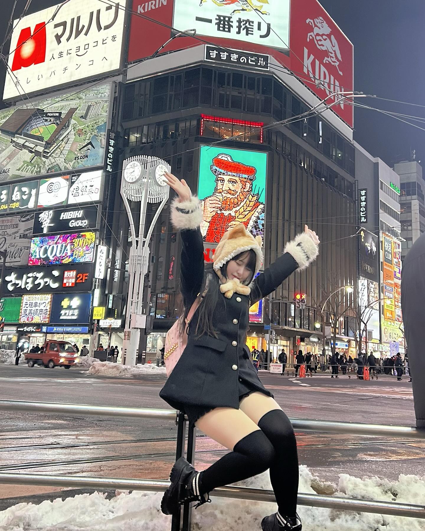 まだ寒さをもっと楽しみたい❄️✈️
아직은 겨울을 좀더 즐길까?❄️✈️
거기도.2월까지는 겨울이죠?(*´`)❄️❄️❄️
.
.
.
.
.
.
.
.
.
.
#스스키노 #삿포로 #삿포로여행 #삿포로맥주 #겨울 #일본여행 #일본인 #일본여자 #일본 #추워 #추워요❄️ #맞팔 #선팔 #훗카이도 #훗카이도여행 #일본패션 #日本人 #日本 #札幌 #札幌グルメ #北海道 #北海道旅行 #北海道グルメ #すすきの  #すすきのグルメ  #いいね返し  #いぬすたぐらむ  #japan #🇯🇵 #🇯🇵japan