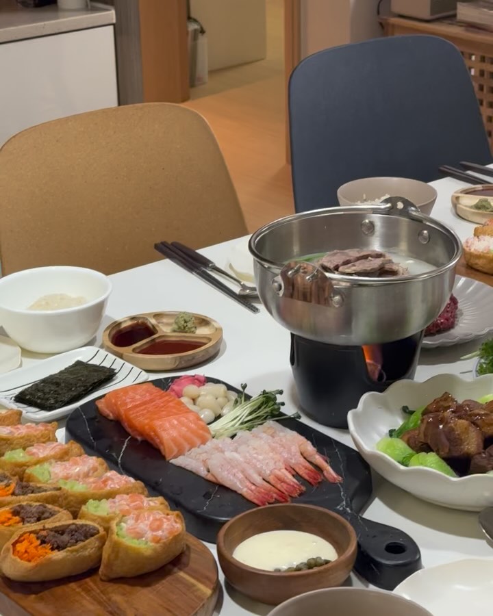 우리가족들
늘 크리스마스는 우리집에서 홈파티
이번엔 시엄니 생신까지 
음식하느라 불태운 오늘☺️ 행복해
즐겁게 놀다간 우리가족
2024 잘~보냈다
merry christmas 🎄
#홈파티 #크리스마스홈파티