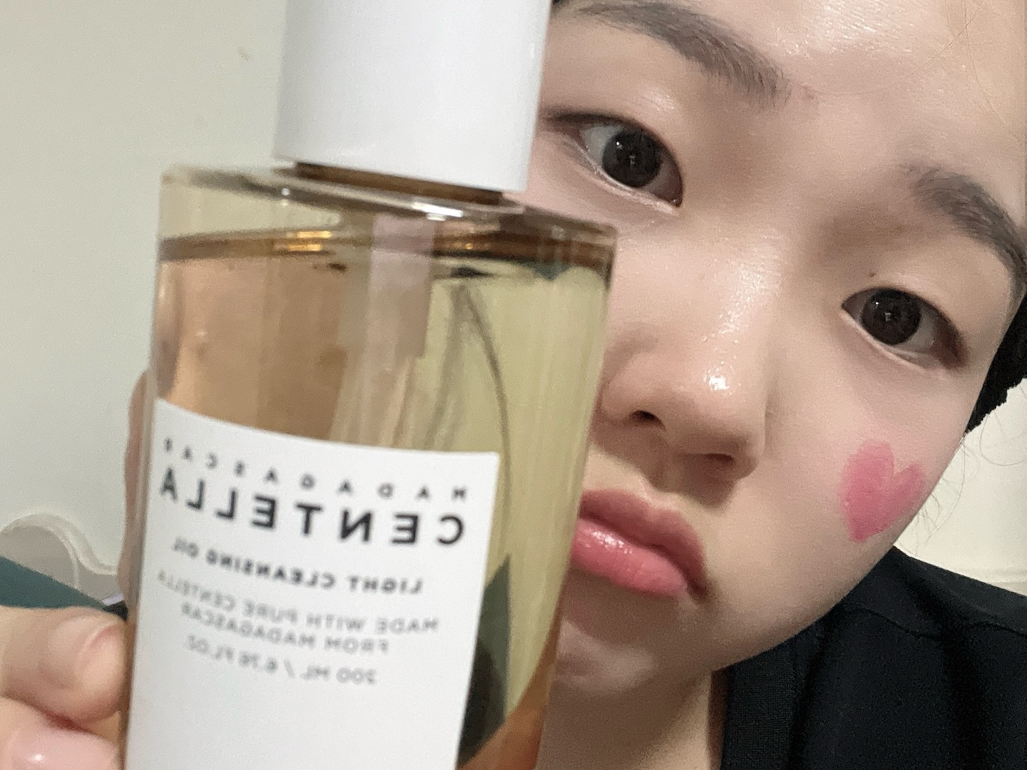 #광고 #센텔라
❤️ 스킨1004 센텔라 오일로 롤링롤링롤링 ♡⁼³₌₃
💛 운동을 시작하면서 가벼운 클렌징 제품을 찾던 중👀 해외 틱톡 대란템이라는 스킨1004를 발견!
💚2023년에는 글로우 픽에서 선정한 클렌징 오일 부문에서 117주동안 1위를 했을 정도로 유명한 아이템이었고✨
💙 눈시림 제로🫥 물처럼 가벼운 클렌징 오일이라 사용감이 정말 부드러웠어요!
💜 센텔라 성분이 함유되어 있어 저자극 클렌징 제품을 찾으시는 분께 완전 추천!🫧
˗ ˗ ˗ ˗ ˗ ˗ ˗ ˗ ˗ ˗ ˗ ˗ ˋˏ ♡ ˎˊ ˗ ˗ ˗ ˗ ˗ ˗ ˗ ˗ ˗ ˗ ˗ ˗
#클렌징오일 #클렌징오일추천 #저자극클렌징오일 #스킨1004 #저자극세안 #이중세안 #올리브영추천 #올영추천템 #센텔라