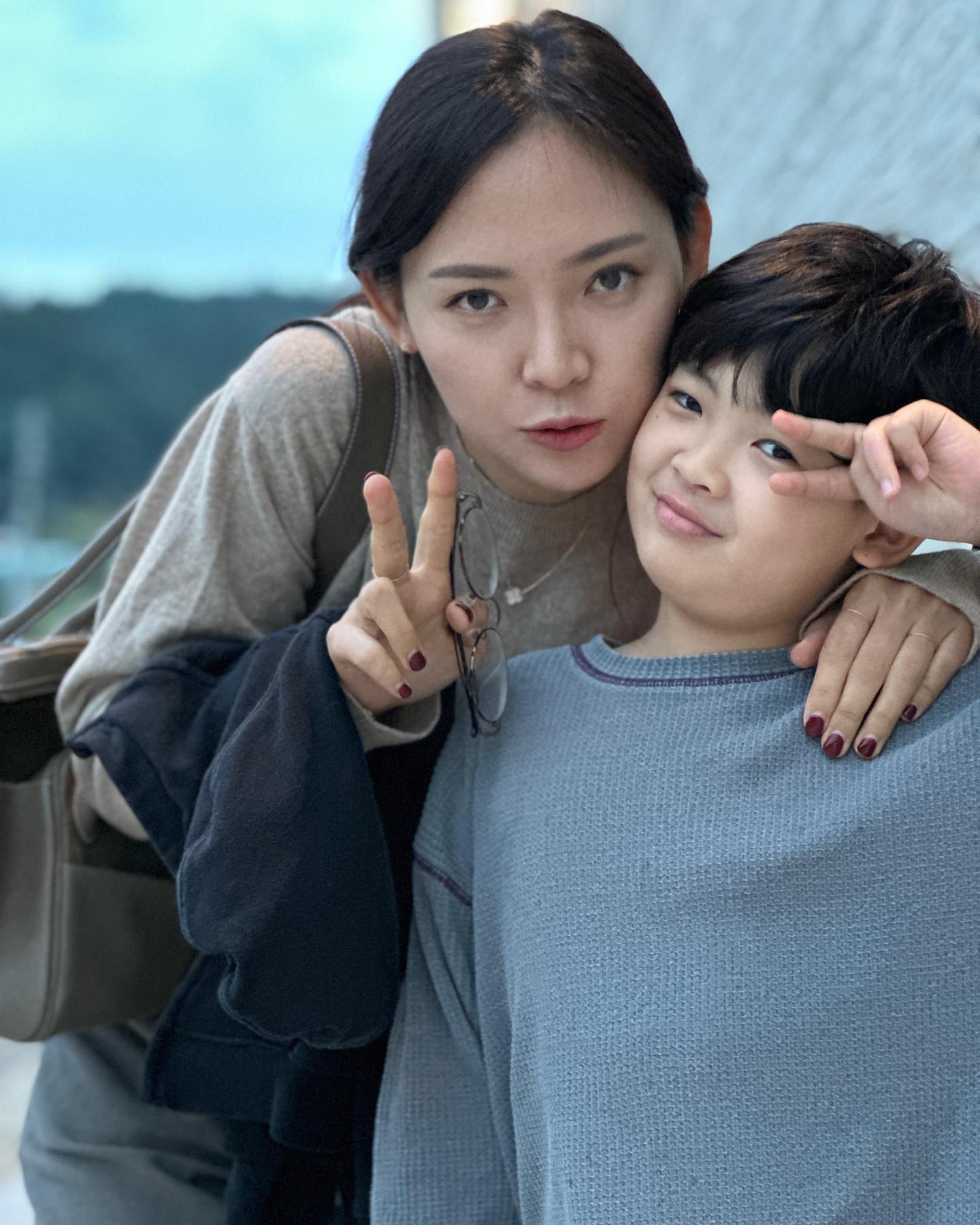 지난 외식 이야기(밀린일기 쓰는중)
아들둘 데리고 외식이란...
🫢
ㅋㅋ그래도 할만 하다 ㅋㅋ
서로 사진 찍어주겠다고도 하고 ㅋㅋ
잠깐이지만 찍으라고 포즈도 해주고 ㅋㅋㅋ
잠깐이지만 싸우지 않고 사이가 좋을때가 있다 ㅋㅋㅋ
그래서 ㅋㅋ외식이 좋다 ㅋㅋㅋ

#삼동소바세종점