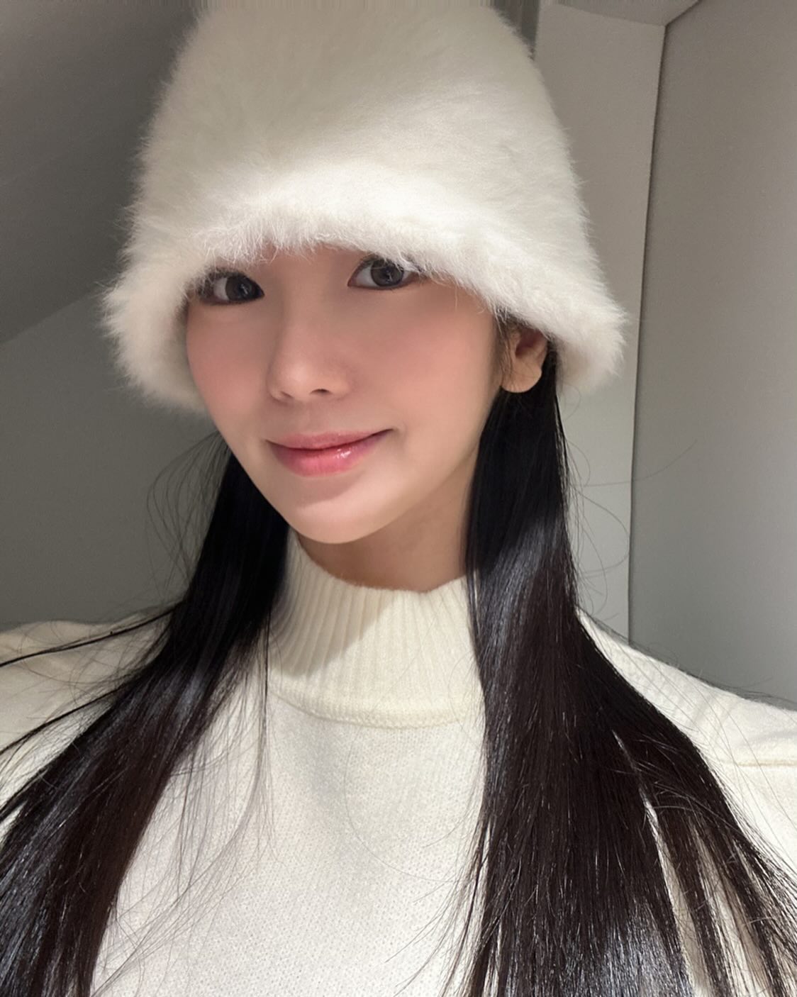 ⠀
요즘 얼굴 갸름해졌다는 얘기 많이 듣는데
다 #온다리프팅 때문🕶️ 피부가 얼마나 쫀쫀해지는지
⠀
#우리성형외과 #우리성형뷰티클리닉 #뷰티모델 #촬영