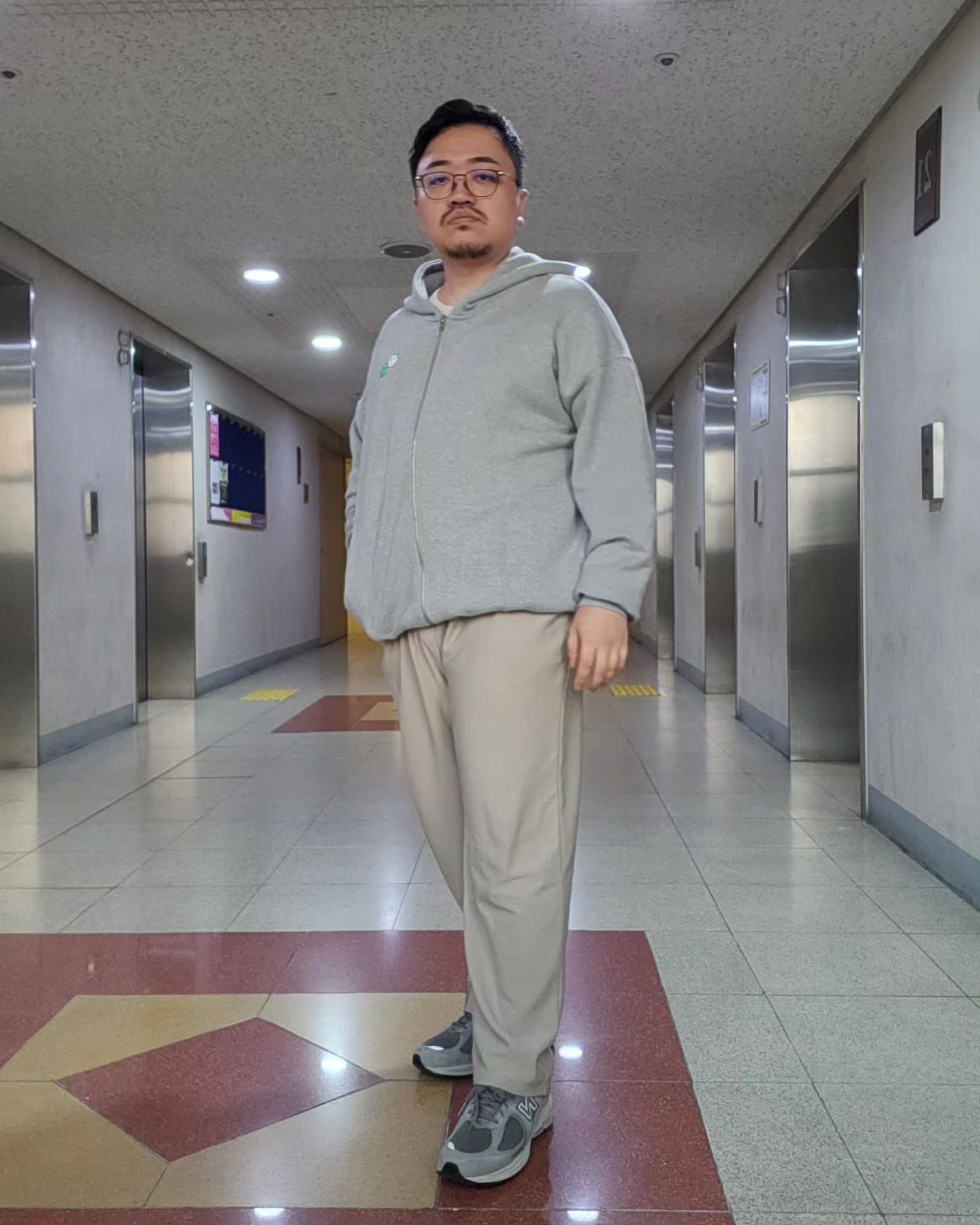 아메카지는 아직도 공부 중 
오늘은 공동성명 후드티를 입었다 
후드엔반바지를 입었어야 했나 ㅋㅋ