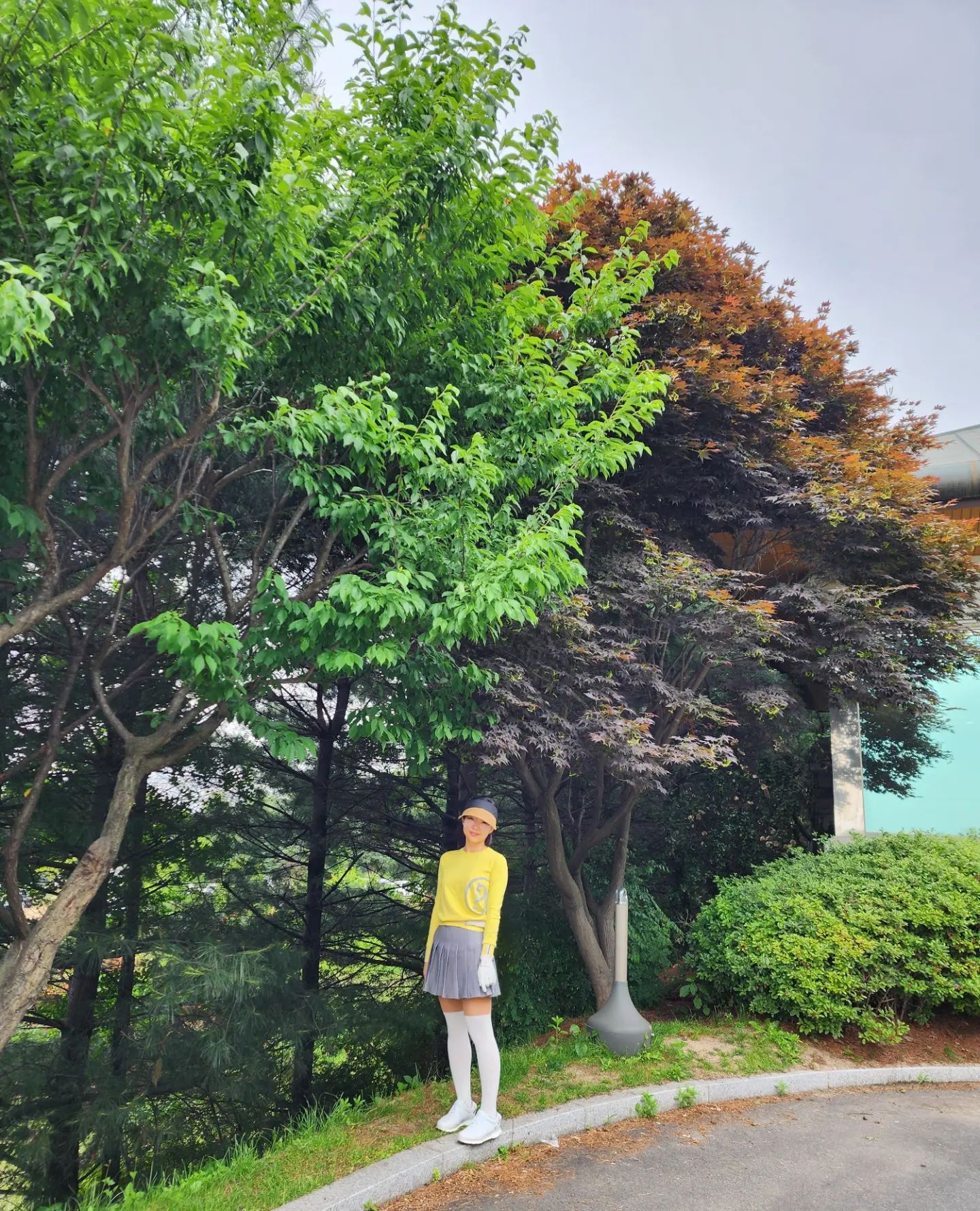#기록

올해는 정신이없어 거의 못나간
그리고 못나갈.. 23년 두번째 라운딩!
구체적 기록의 이유는 #라베 🐒
계산 잘못해서 16홀에서 남은 두홀 양파해도 깨백이라며 설레발쳤는데 알고보니 파 해야 깨백이였다는 슬픈 전설과 함께 깨백은못하고 겨우 라베는했다는..
누군가에게는 망한스코어지만 나에게는 라베라는 그런이야기..😂

#뭐그렇다구

#골린이탈출평생못할각
#그래도
#날씨며게임이며다너모좋았다🫶