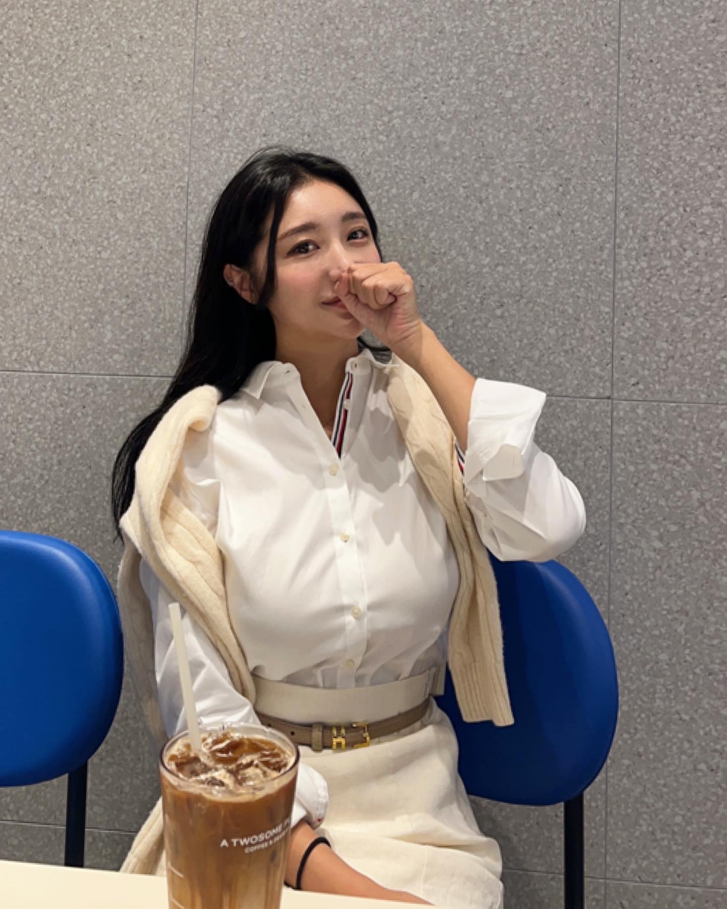 까망이🖤
중요한 미팅잡혀서 바로 까망이똠이로
프란체스카 같기도,,
무표정 무섭데(?)요 

#가을#가을코디#🍂