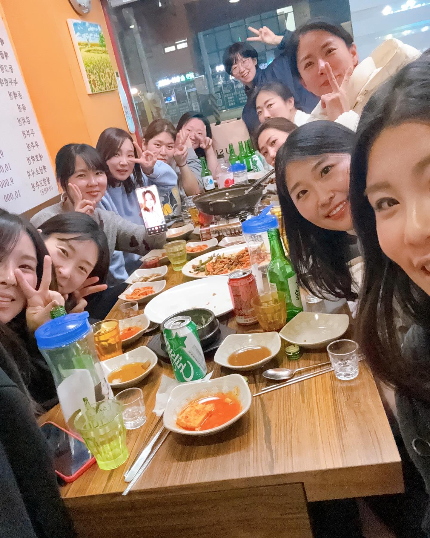 #오늘도평화로운 #꿈숲아핫도그 

이번한해도 감사했습니다🖤
항상 막둥이얘기에 귀기울여주능 우리언니들😉♥︎
조리원에있는 우리 lehjkitu 언니두 함께🥹

#바구니 #진짜 #안가져올래다가 hinyoung0630 #사랑해여❤️