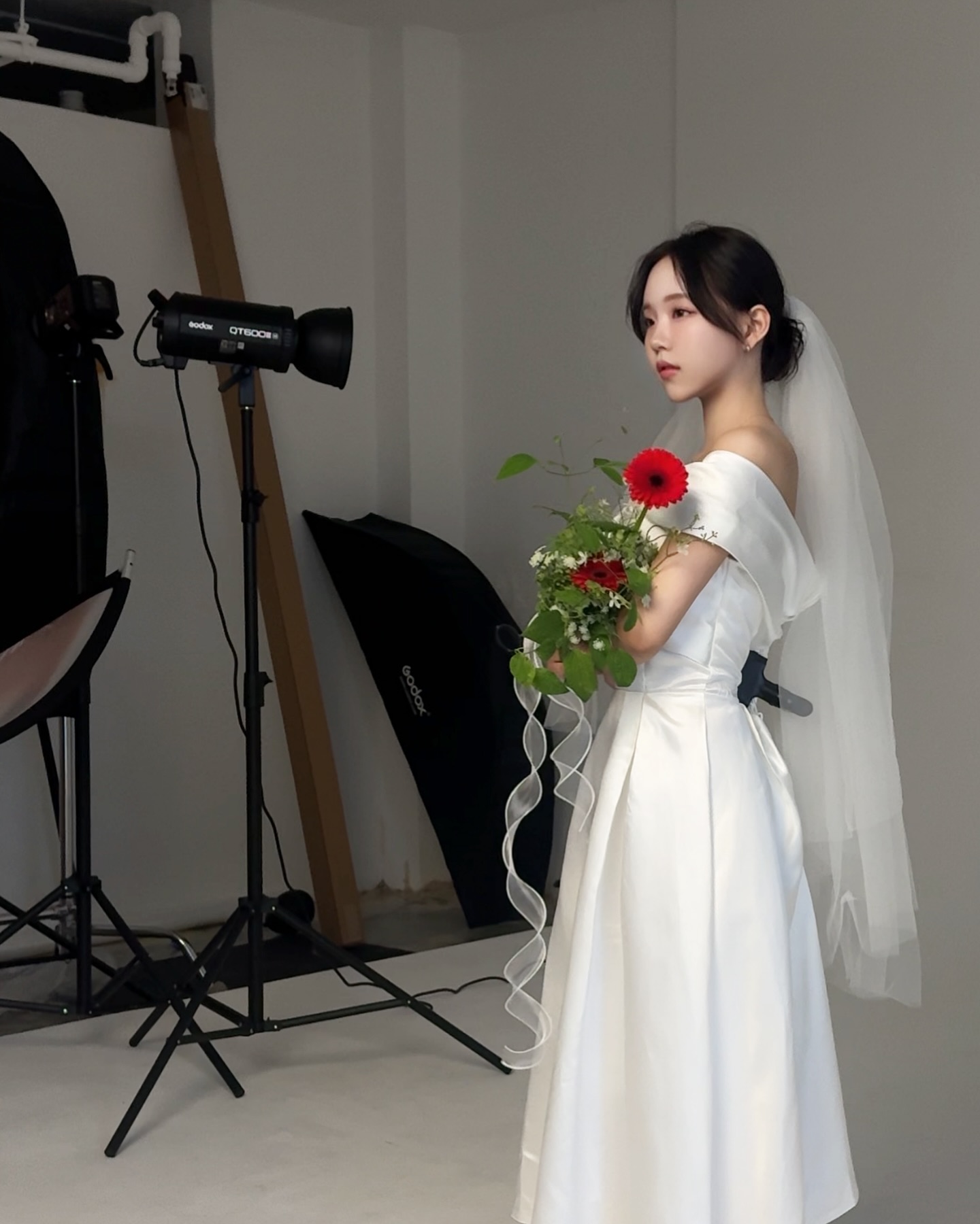 🤍

📸Photo pabe.pic 
🌿Studio fireworks_graphy 
💋Makeup epanouisse_makeup 

#서면증명사진 #서면프로필촬영 #부산프로필촬영 #부산스튜디오 #웨딩촬영메이크업 #웨딩컨셉 #신부컨셉 #신부화장 #결혼촬영 #웨딩스냅촬영 #웨딩메이크업헤어 #웨딩헤어 #로우번헤어 #로우번웨딩헤어
