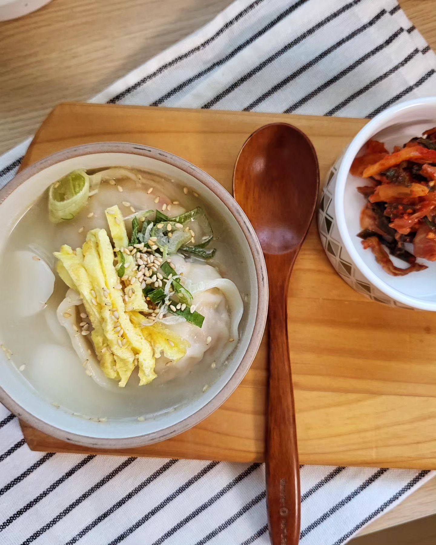happy new year😊
ㆍ
ㆍ
#새해떡만두국 
#떡만두국🍲 
#새해첫날 
#happynewyear