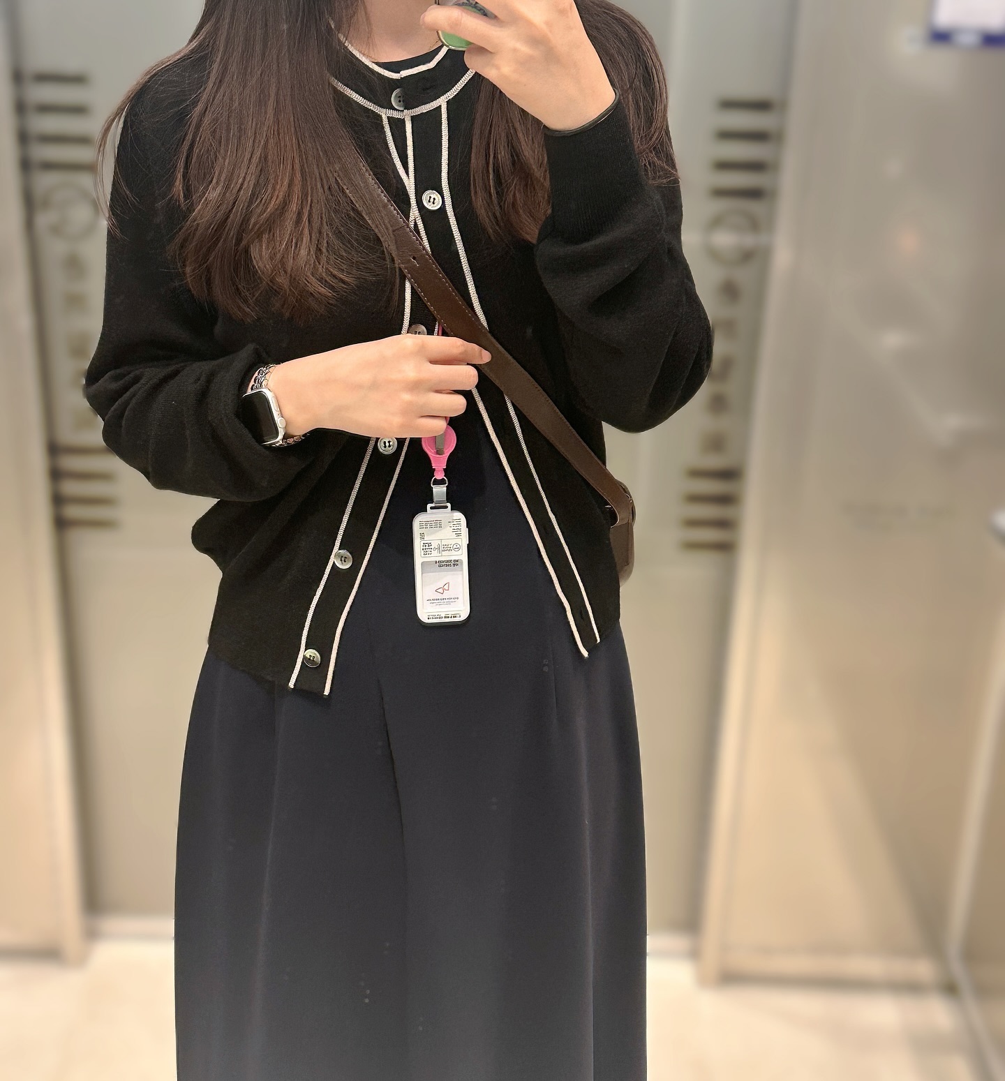 오랜만에 돌아온 데일리룩인데 #임산부데일리룩 😆
임신 5개월차 피동피동 살이 쪄가는 중이라 원래 입던 옷이 작아요..
가디건, 원피스 : 시에sie