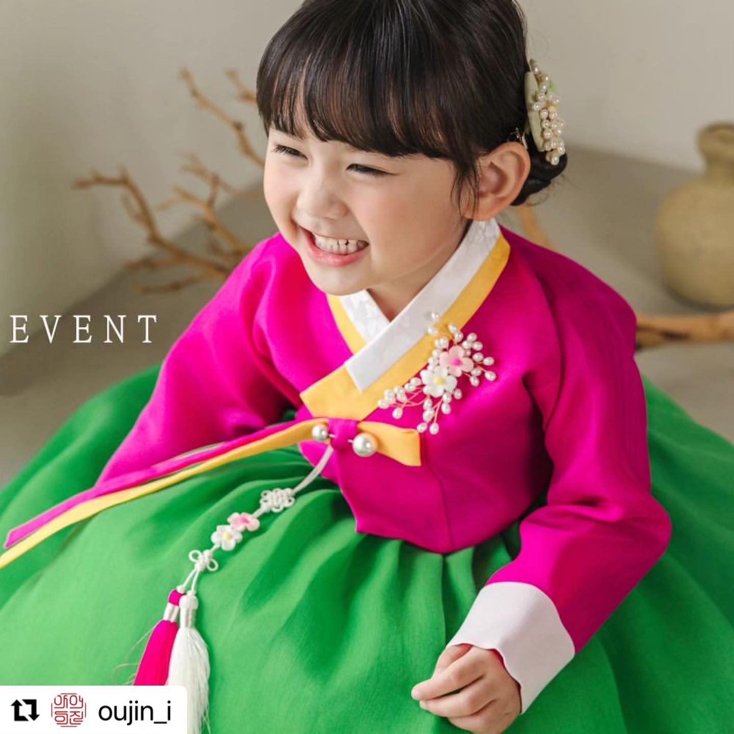 #Repost oujin_i with use.repost
・・・
[어진아이]

EVENT 공지📣

24년 설 맞이하여
이벤트 준비했어요^^

총 10분!!
10명의 아이들에게 한복을 보내드릴께요

아이가 한복입은 모습을 
예쁘게 사진으로 담아주실 분들 환영합니다^^

✔️한복은 랜덤으로 아이에게 어울릴만한  디자인으로 발송됩니다
✔️디자인,사이즈 또한 교환은 안되니 양해부탁드립니다
✔️✔️타 사이트 중복신청 안되니 양해부탁드려요(중복신청시 자동탈락됩니다)
ㅡㅡㅡㅡㅡㅡㅡㅡㅡㅡㅡㅡㅡㅡㅡㅡ

🔆참여방법🔆

1 oujin_i 팔로우 해주세요

2 본 피드에 ’좋아요‘ 꾹 눌러주세요

3 본 피드 중 맘에드는 사진을 골라 리그램해주세요 

ㅡ필수해시태그ㅡ
#남아한복 #여아한복 #유아한복 #어진아이

4 리그램 완료 후 본피드에
  아이의 성별/신장/몸무게 댓글로 달아주세요

5 친구들 태그^^ 마구마구 소환해주세요^^

☆1~5 모두 완료하신분만 이벤트에 참여됩니다☆

🔆모집 인원🔆
 10명 
 (백일~160cm이하의 아이)

🔆모집 기간🔆
 1월 2일(화) PM3:00
 ~1월 8일(월) PM6:00 까지 입니다

🔆당첨자 발표🔆
 24년 1월 11일 (목)

🔆당첨 후 활동🔆
 1 택배수령 후 일주일 동안 피드 1개이상
  올려주세요 

 2 필수 해시태그를 꼭 달아주세요

 비공개 계정 ❌❌️
 이벤트 헌터 ❌❌️
 수령 후 잠수 ❌❌️

예쁘게 리뷰 올려주실분들 환영합니다♡♡

우리 아기들이 더 귀해지도록
우리 아기들이 더 예뻐지도록
우리 아기들이 더 빛나도록
어진아이는 노력합니다

어진아이가 비록 최고는 아니지만
어진아이로 인해 우리 아기들이
최고가 된다면 그걸로 만족합니다

#어진아이한복 #남매한복 #추석한복
#아기한복 #남자아이한복 #여자아이한복