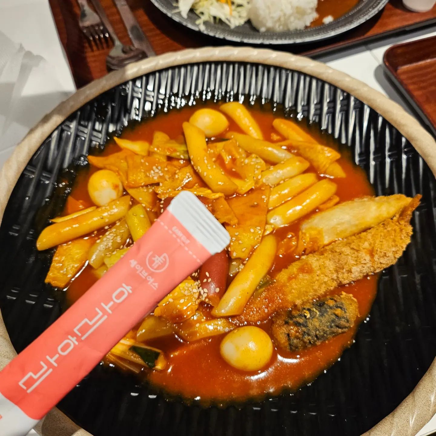 #협찬#다이어트보조식품 

요즘 춥다는 핑계로 골프연습도 안하고🤣
먹방중인 뚱위티🐣 에요 

봄라운드 가려면 다시 연습도 하고
다이어트도 해야겠죠?😜

그래서~ 열심히 먹고 있는 호리호리💕

식이섬유 가득~차전자피 함유!
물과 만나면 40배 팽창하여 포만감이 UP😘

천연약초14가지 함유💕

3mm 작은 크기의 환으로 
목 넘김이편해요🤗

우리함께 호리호리 💕해요

 
#붓기제거#얼굴붓기
#배변활동#차전자피#다이어트보조식품