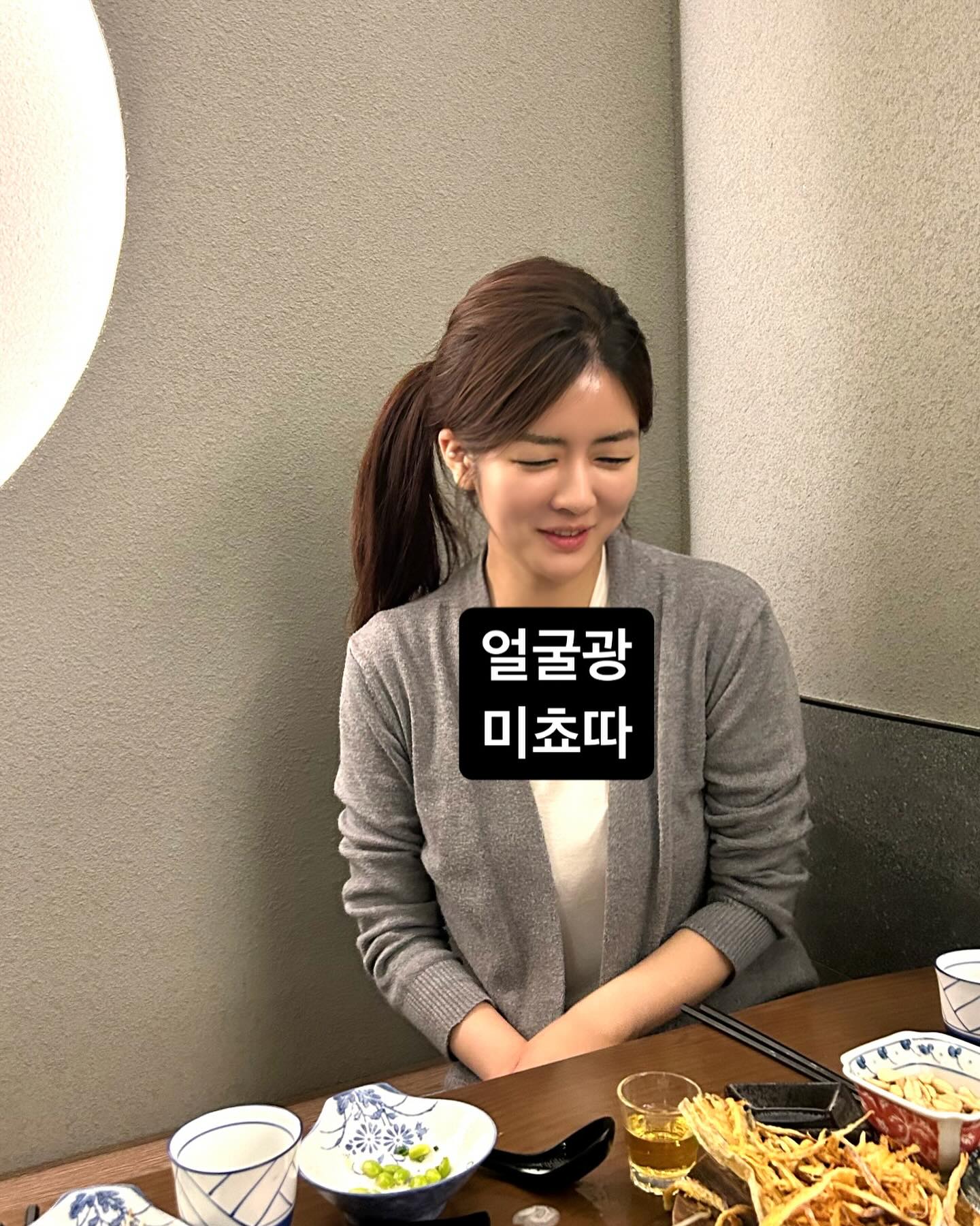피부만 봐주세요❤️
유리알 피부광미쵸다!!
#뷰티오 돌아왔어요 곧 만나요🤗
조만간 뷰티관리도 공유해볼게요 헤헷❣️

#바이요미 #뷰티오앰플