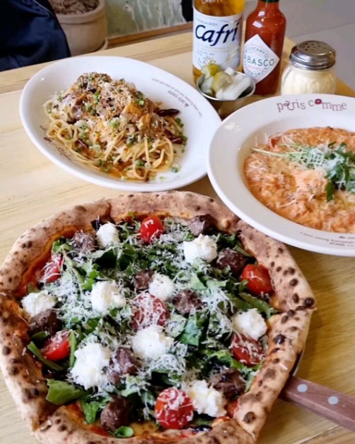 감성있는 분위기에 충장로
피자,파스타 맛집으로 유명한 
#빠리꼬미

❤️💚💙🩶💛🩷🩵💜🧡
햇살 좋은날 창가쪽에 앉아서
화덕에 바로 구운 피자와
맛있는 파스타,리조또 먹고
기분전환 제대로 하고 왔어요

피자,파스타 맛있기로 유명하지만
전체적인 분위기가 좋아
사진 찍는 곳마다
감성있는 인생샷까지 찍을 수 있는 
#광주브런치맛집
#충장로피자맛집
#충장로맛집

화덕에 구운 피자는 단백하면서도
치츠가 푸짐하게 들어가 고소한맛까지
더 해져 넘 맛있어요^^

청량고추 매운맛에
불고기까지 들어간
스파이시 불고기오일파스타는
느끼함 1도 없이
완전 내 스퇄이야👍

꾸덕하고 진한 소스맛에
통통한 새우가 푸짐하게 들어간 
쉬프림 로제 리조또까지
맛있게 잘 먹었습니다

#불로동피자맛집
#불로동브런치
#불로동분위기맛집

➡️광주 동구 서석로7번길 12-14 

➡️영업시간 오전 11시30분~ 오후 9시