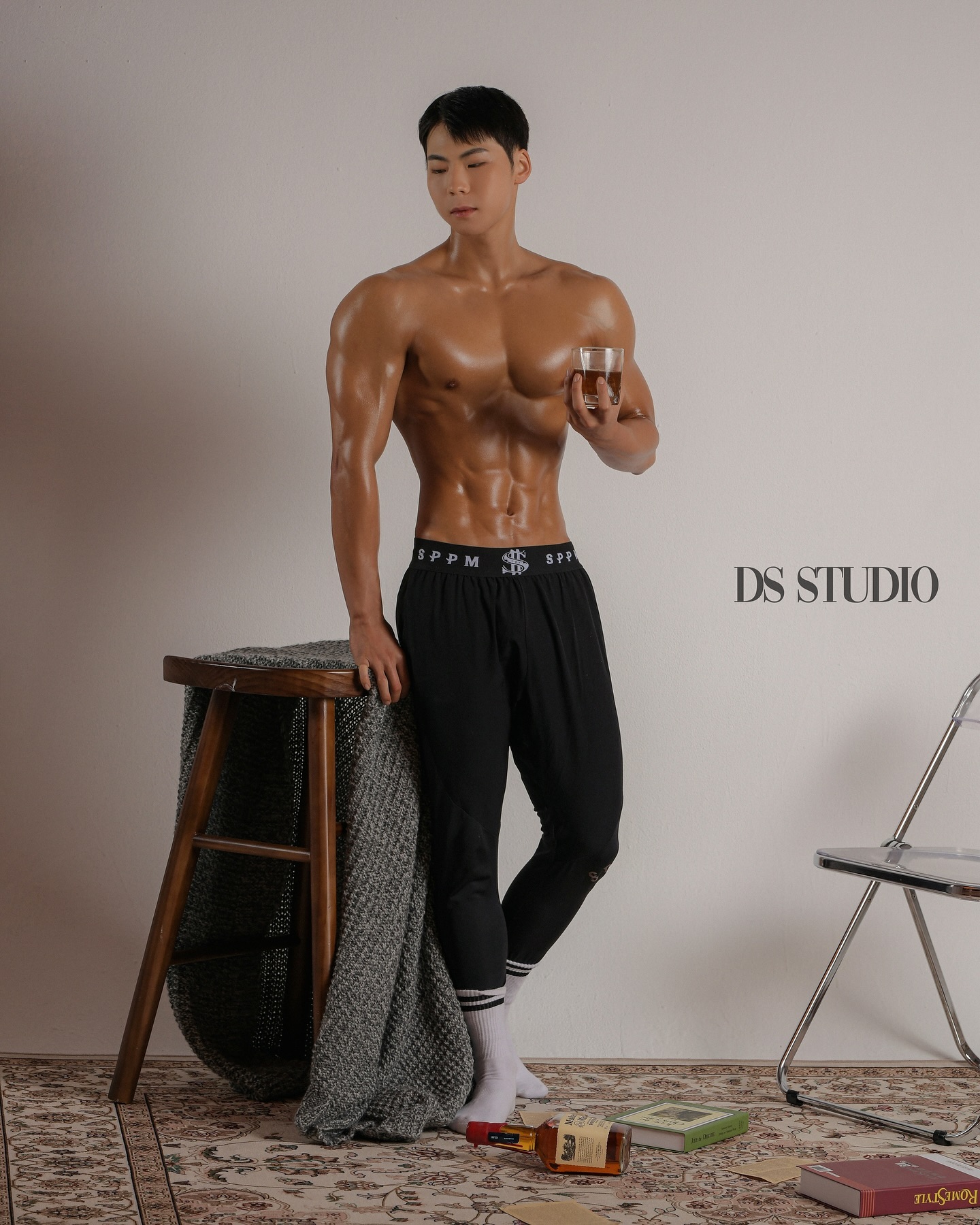 #바디프로필 📸
앨범에서 놀던 사진 슬을쩍..

대회 하루 전 진행했던 촬영
따듯했던 작가님 배려로 꼭 한번 다시 가고 싶은 스튜디오😍
.
.
#디에스스튜디오 
Studio - dsstudio__ 
.
.
아침저녁으로 날씨가 쌀쌀해져서 모두 감기 조심하세요..🍂

-

#스포츠모델 #바프 #바프스튜디오 #ds스튜디오