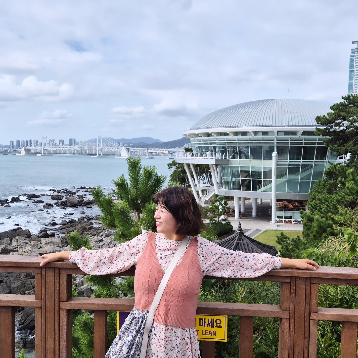 부산은 아직 안춥구나♡

정말 오랜만에 동백섬 산책!

한화리조트에서 광안대교 보면

걸어서 오전 산책♡

너무 좋다

#부산여행
#해운대
#동백섬
#해운대동백섬