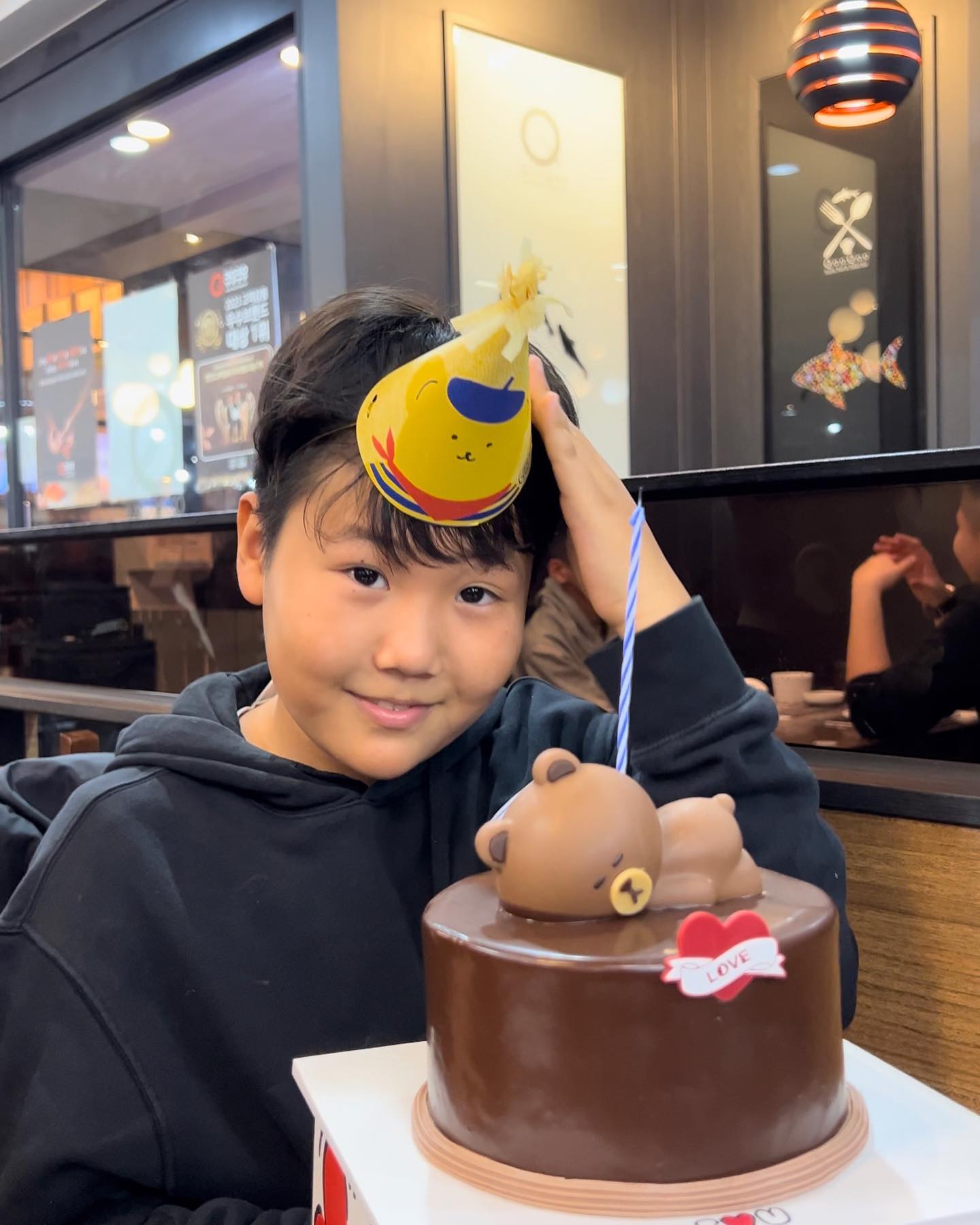 🎂
#12번째생일 아들ෆ
  #생일 축하해 쭌 ◡̈

꼬깔쓰고 밥먹을땐 안부끄럽고
  생일 축하할때는 부끄러워 어쩔˃ᴗ˂

벌써 이렇게 크다니..ㅠㅠ
건강하고 행복한 아이로 자라렴