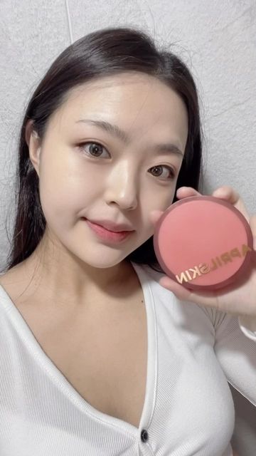 세영 on Instagram: "#광고 미니 쿠션.. 너 진챠 귀여워....🥹❤️ 울 리하도 귀여워서 그런지 자꾸 탐내는 미니 쿠션 히어로 쿠션 론칭 1주년 기념 한정 출시된 스페셜 기획세트!! 🏷️ 에이프릴