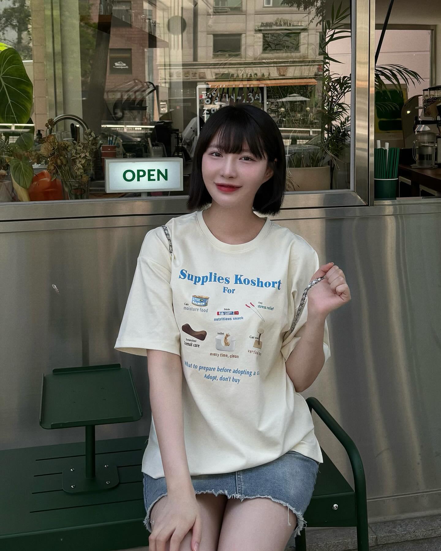 힐링해따..🐈‍⬛💛
.
.
.
.
.

코숏 콜라보 티셔츠
- 쿨텐션 기능성 원단으로 수분흡수와 건조가 빨라서 여름에 입기 딱 좋은 소재예요🕶️
- 얇지 않고 탄탄해서 구김이 없어요✨
- 상품 판매 수익금 일부는 한국고양이보호협회에 기부됩니다‼️

#협찬 #폴햄 #polham #김태리티셔츠 #냥스타그램 #코숏티셔츠 #폴햄x코숏 #폴햄티셔츠 #스타일메이트