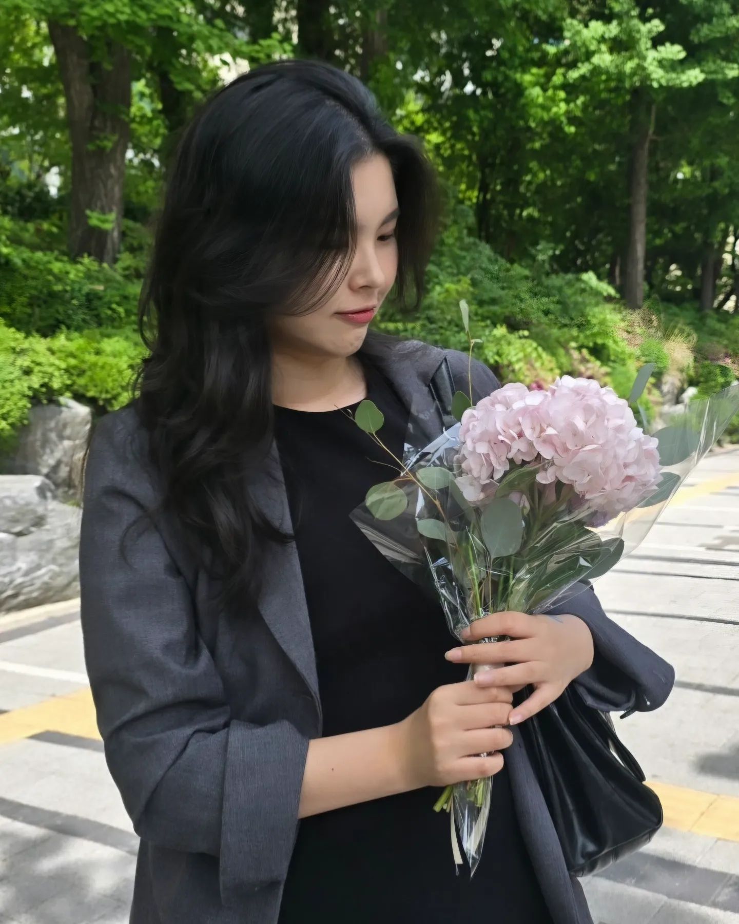 누가봐도 남의 결혼식 다녀온 사람의 모습