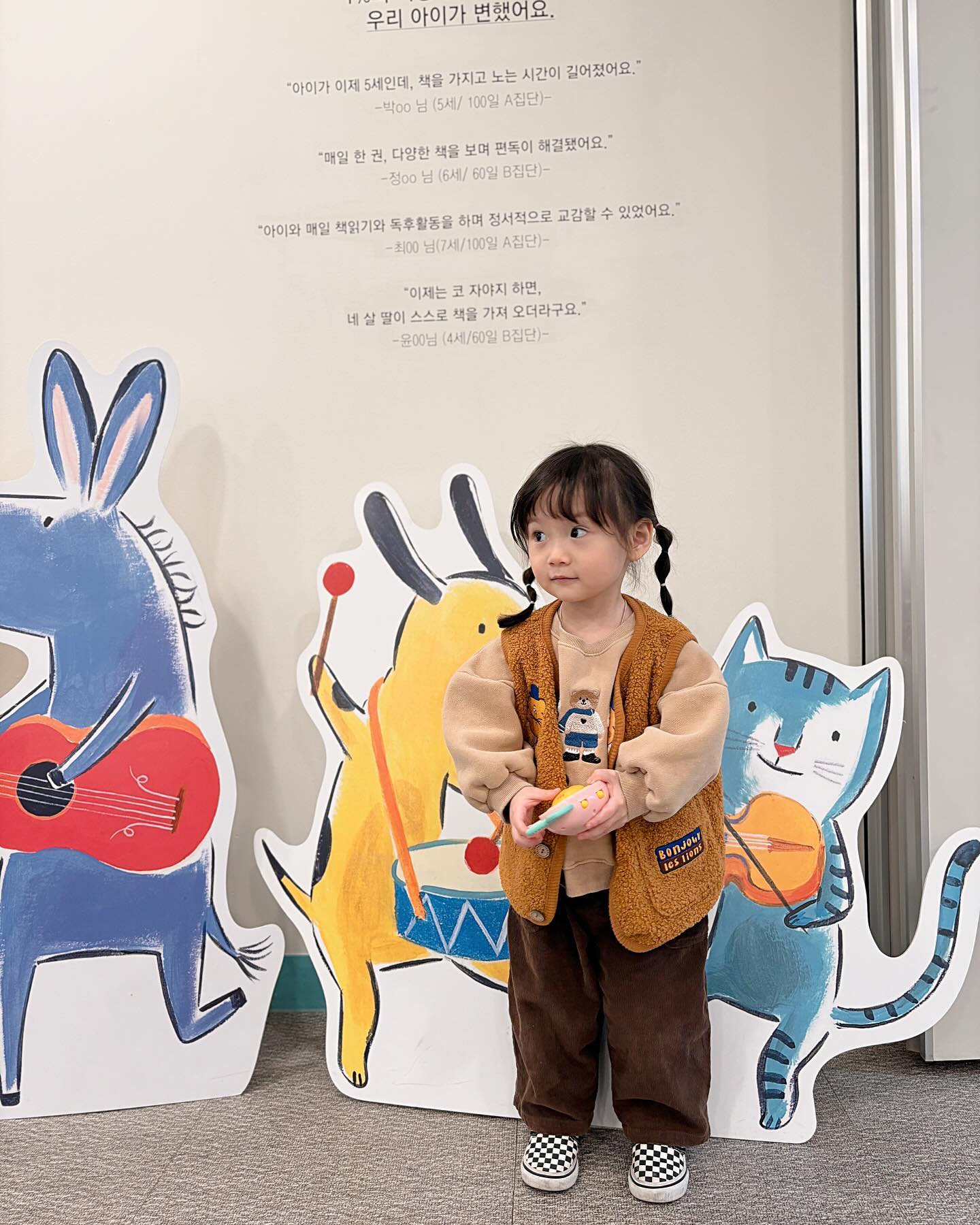#지난사진

라운지 좋아하는 룸룸이👍🏼
몇 번 왔다고 편한가봐요 

저녁엔 돌짜장 먹고 왔는데
(파주산지 5년만에 처음 가봄)

왜 유명한지 알겠어요 jmt
갠적으로 탕슈육이 너무 맛있어요
:
:
#파주돌짜장#부천라운지
#룸이일상기록#둘째#희나이모고마워
#지난사진#방학기간