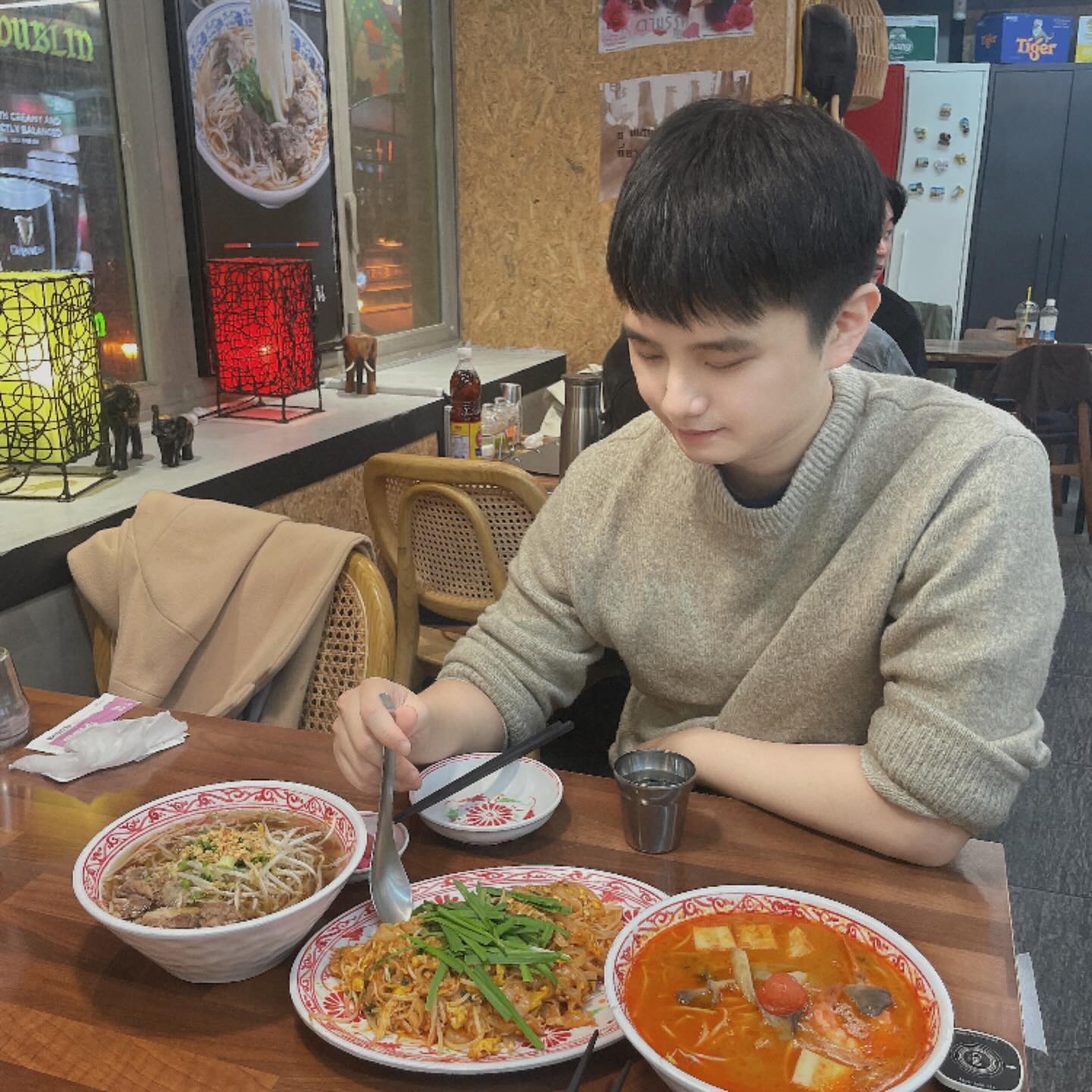 #협찬 naisoi_official 
매장명: 나이쏘이 ในซอย 강남점
위치: 서울 강남구 강남대로102길 11 2층

회사 근처 정말 가보고 싶었던 태국 음식 전문점 나이쏘이에 왔어요! 태국 음식의 한국 현지화 식당이랍니다. 태국 3대 명물인 갈비 국수 전문점으로 태국 현지에서 직접 전수 받은 쉐프님께서 다양한 태국음식을 만드신다고합니다. 저는 갈비쌀국수, 똠얌쌀국수, 팟타이를 주문했습니다. 좋은 재료를 장시간 정성껏 우려낸 육수가 제 입맛에 딱이었어요 ㅎㅎ

우리나라에서는 보기 힘든 다양한 태국 요리를 맛 볼 수 있어서 좋았습니다. 엄격한 식자재 관리와 청결한 매장 관리로 이미 많은 단골 손님들이 계시더라구요~ 최상의 서비스를 제공 받으실 수 있는 나이쏘이 강남점 추천드립니다.
•
•
•
#나이쏘이 #강남맛집 #강남역맛집 #강남쌀국수 #강남역쌀국수 #강남역쌀국수 #나이쏘이강남점 #강남맛집추천 #강남태국음식 #태국음식 #태국음식점 #태국음식맛집 #강남핫플 #강남핫플레이스 #강남데이트 #강남데이트코스 #협찬 #나이쏘이 #강남맛집 #강남역맛집 #강남쌀국수 #강남역쌀국수 #강남역쌀국수 #나이쏘이강남점 #강남맛집추천 #강남태국음식 #태국음식 #태국음식점 #태국음식맛집 #강남핫플 #강남핫플레이스 #강남데이트 #강남데이트코스