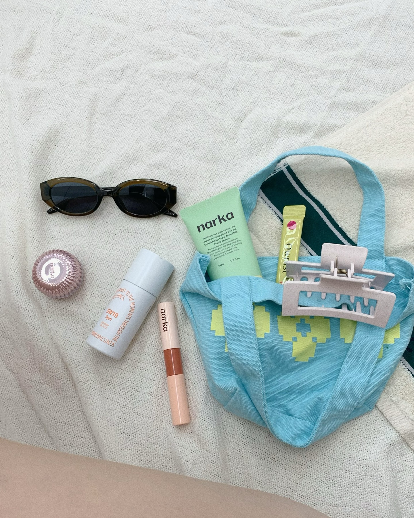 beachhh day essentials ☀️🧴💆‍♀️