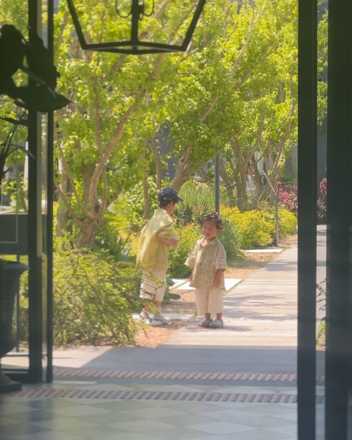 -
세상에서 다누엉아가 제일 멋지고 
사랑표현이 넘치는 아이 🤍
어느새 좋아하는 여자친구도 생겼다는
우리집 막내 🤍

 #천천히커줘#단단브로#다누야다뉼아