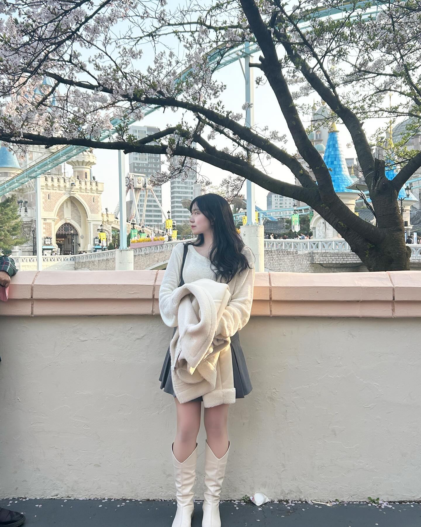 나도 벚꽃 막차🌸 

 

 

 

 
 #selfie #daily  #photographer #photo #instagram #dailylife #팔로우 #선팔 #좋반 #좋아요 #좋아요반사 #인스타 #맞팔 #instagood #서울 #데일리  #ootd  #dm #follow #벚꽃 #벚꽃축제 #벚꽃명소 #석촌호수 #잠실 #성수 #석촌호수공원 #협찬 #모델 #스냅 #촬영