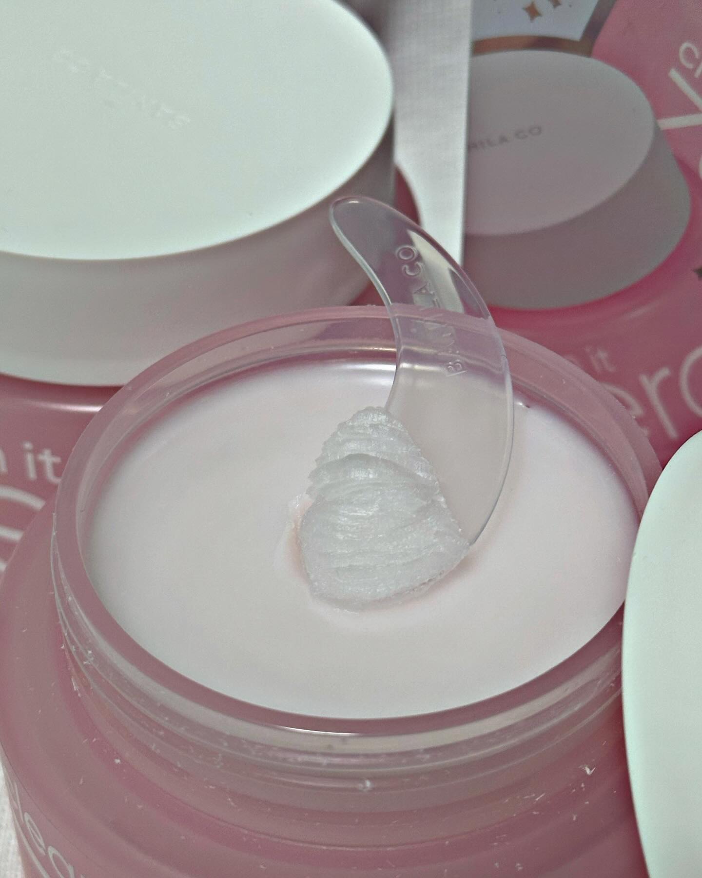 #광고 banilaco_official 

💖 클린 잇 제로 클렌징밤 오리지널–더블 기획세트 100ml * 2ea

뷰티 어워드 13관왕, 2023 올리브영 어워즈 클렌징 부문 3위로
올리브영 어워즈 기념으로 “최초” 더블 구성으로 바로 쟁겨야 하는 클렌징밤 ദ്ദി◍•ᴗ•◍)

전세계 7천만개 판매 돌파! 2.6초에 1개씩 판매 된다는 국민 클렌징밤으로 흘러내리지 않는 타입이라 편하고 진한 메이크업도
슥 - 지우기!

12월 한달간 올리브영에서 만나 볼 수 있는 기회 추천추천!

_
#바 닐 라 코 # 클 린 잇 제 로 # 클 렌 징 밤 # 올 리 브 영