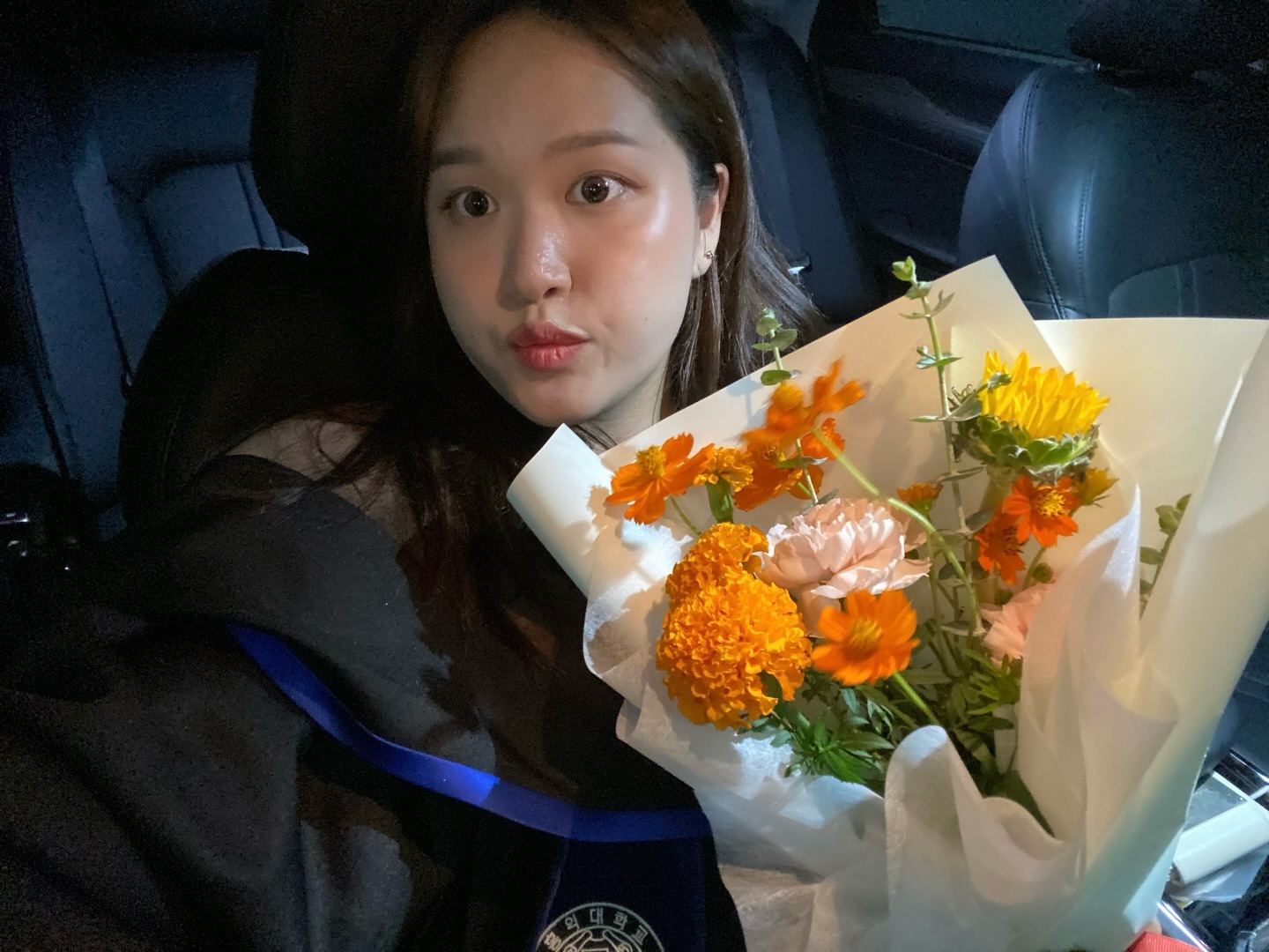 ⠀
👨🏻: 축하해 김석사~ 김박사도 해야되는데
👧🏻: ???