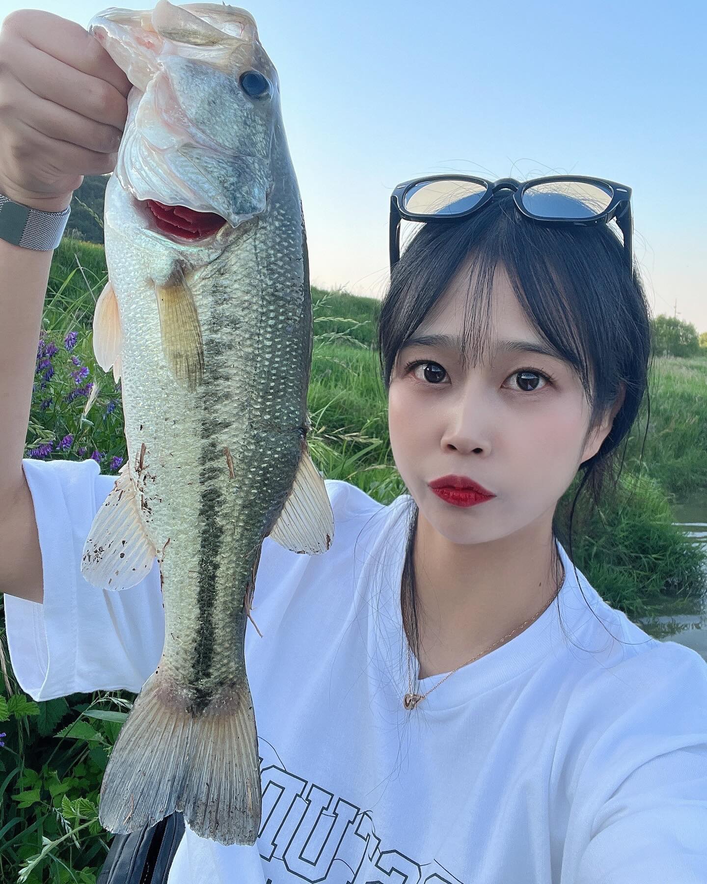 -

낚시는 잘 못하지만
그저 그냥 엄청 좋아하는 편입니다만?🎣🙋🏻‍♀️

.
.
.
.
.
.

#배스 #배스낚시 #루어 #루어낚시 #민물낚시 
#빅원 #낚시하는여자 #일상 #소통 #낚시 #취미 
#バス #バス釣り #ルアー #ルアー釣り 
#daily #fishing #bass #bassfishing 
#bigone #bassangler #angler  #lure #lurefishing