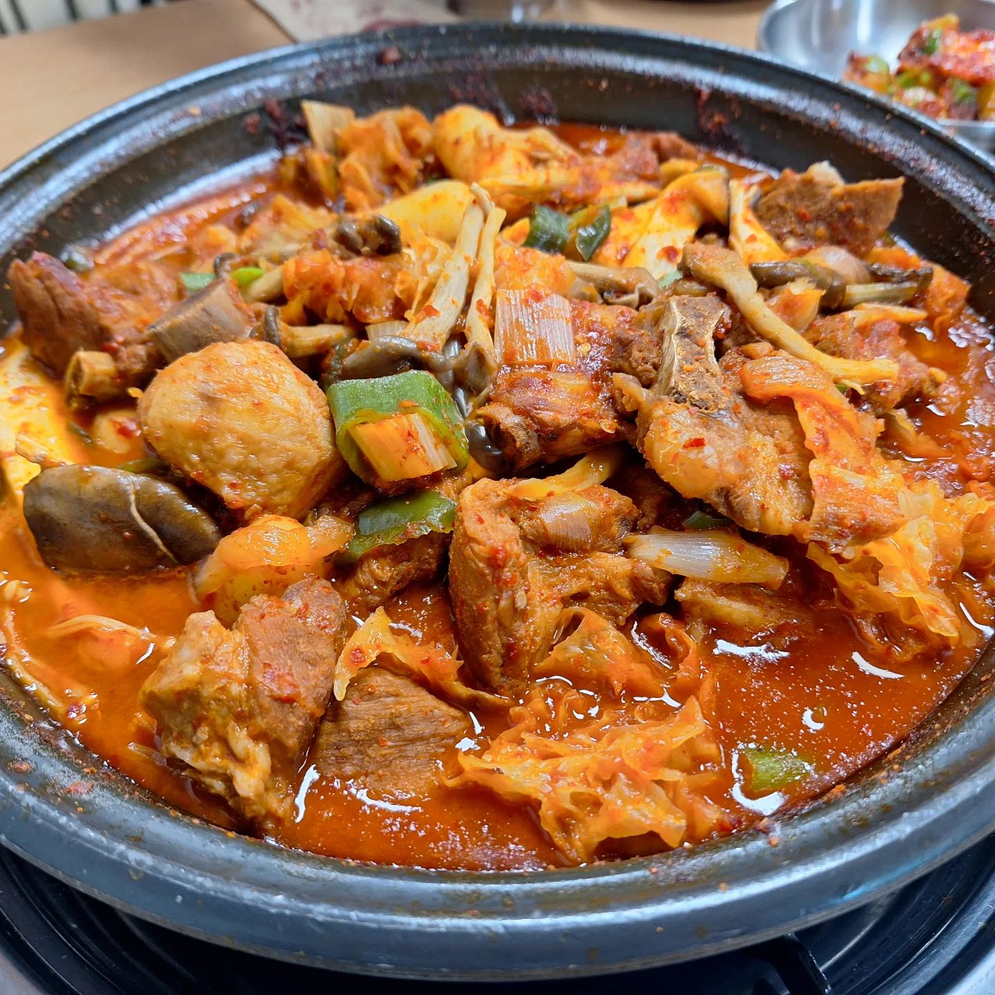 #대소맛집 #우리집 #매운갈비찜
지치는 워료일엔 맛난거
양심상 밥은 반공기만 먹음
후훗
언제 먹어도 맛난곳😍
오늘의 행복한 한끼

#좋아요 #일상 #소통 #댓글  #데일리 #팔로우