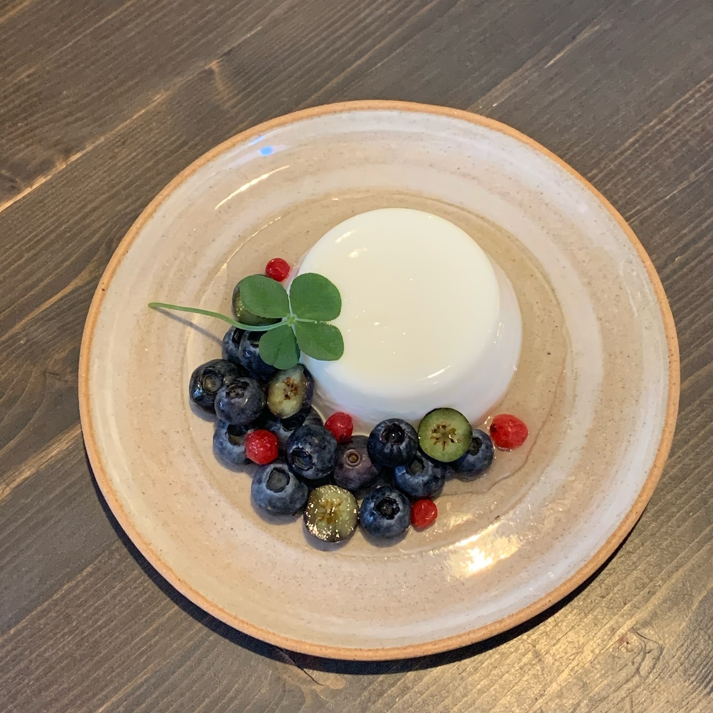 우연히 가게 된 #미인희
배불러서 산도는 못 먹꼬 귀여운 밀크푸딩 🍮
호지티와 아아,, 메뉴 다 맛있었꾸요,, 대구 가는 길 아메리카노 텤아웃까지!
대전 유잼~~ 🫧