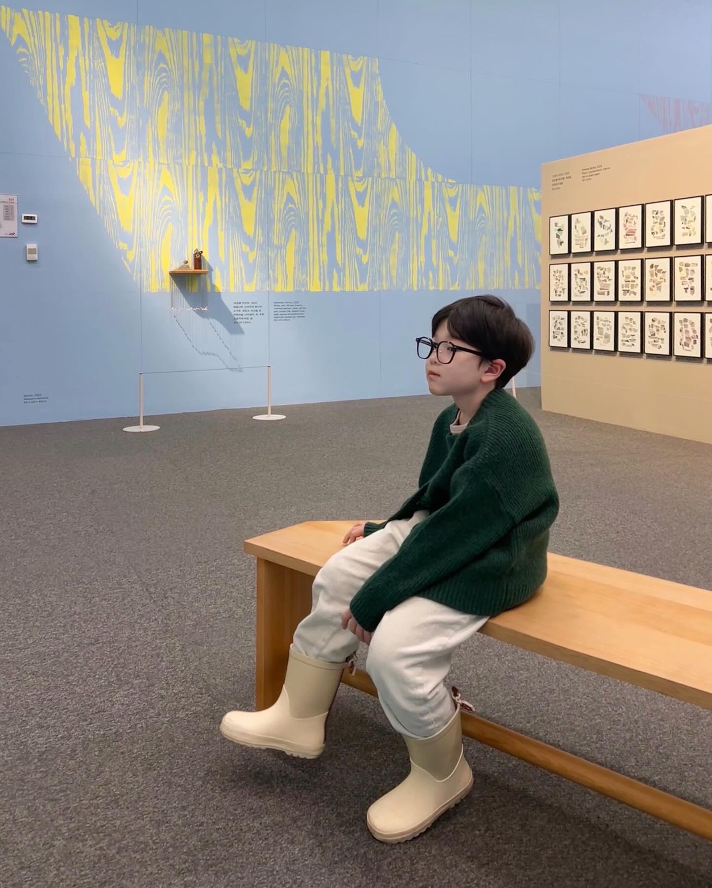 미술관에 화보찍으러 오는 애가 있어요 〰️😉💚