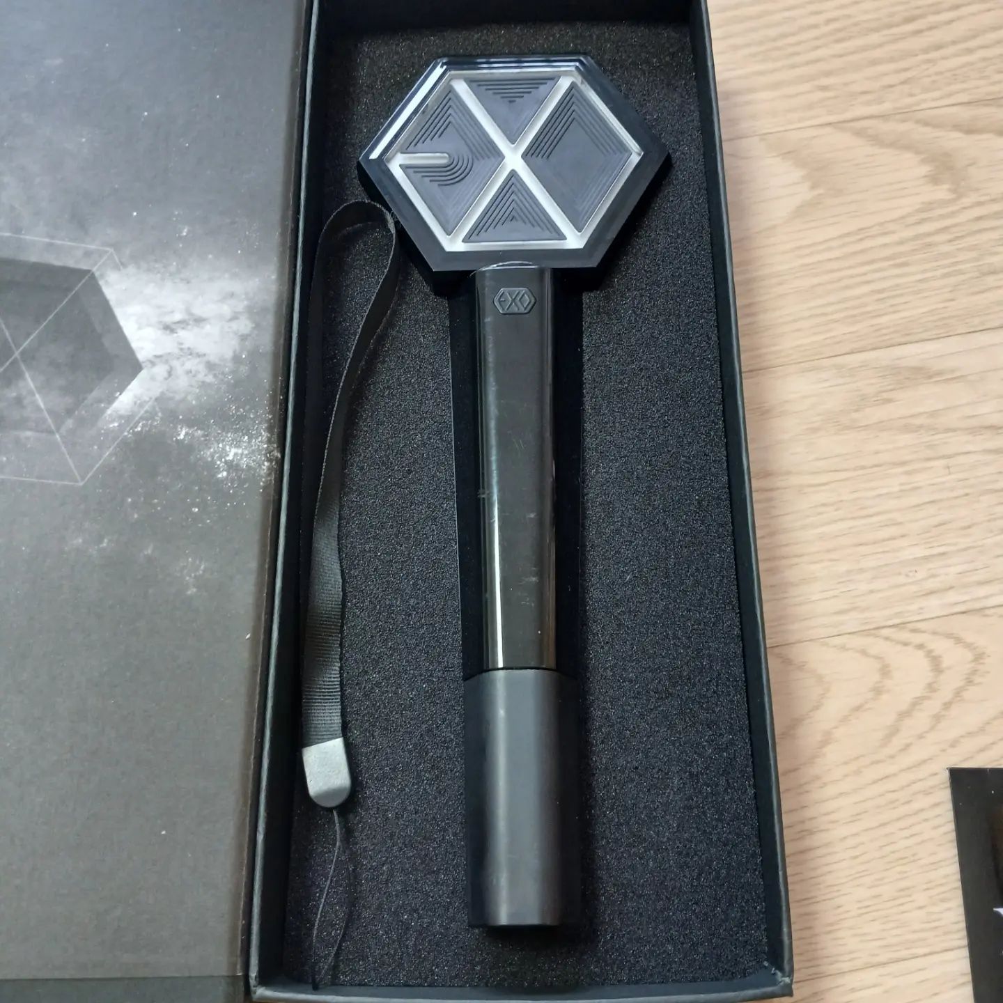 엑소 응원봉... 당근마켓에서 1,000원으로 삼!!!
드디어 한 풀었닷--->_<♡♡♡
에리라고하니 포카까지 받음

#엑소 #엑소엘 #엑소사랑하자 #엑소에리 #엑소_응원봉 #엑소_포카