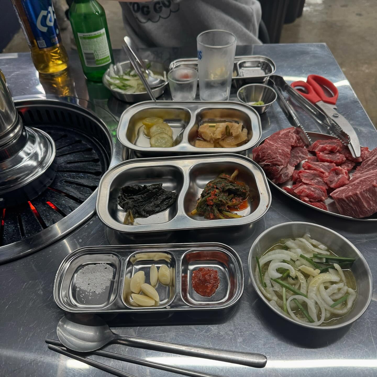 #홍대장병점점 처음 와봤는데
고기맛있게 처음에 구워주시고 된장술밥 이게 미친놈임
마무리로 제비추리구어서 비빔냉면 먹으니깐 입정화되고
병점맛집 잘찾았다💓 된장술밥 육수3시간시간 정성도최고👍🏻

#병점홍대장소고기전문점
#병점맛집
#병점고기집
#병점소고기집