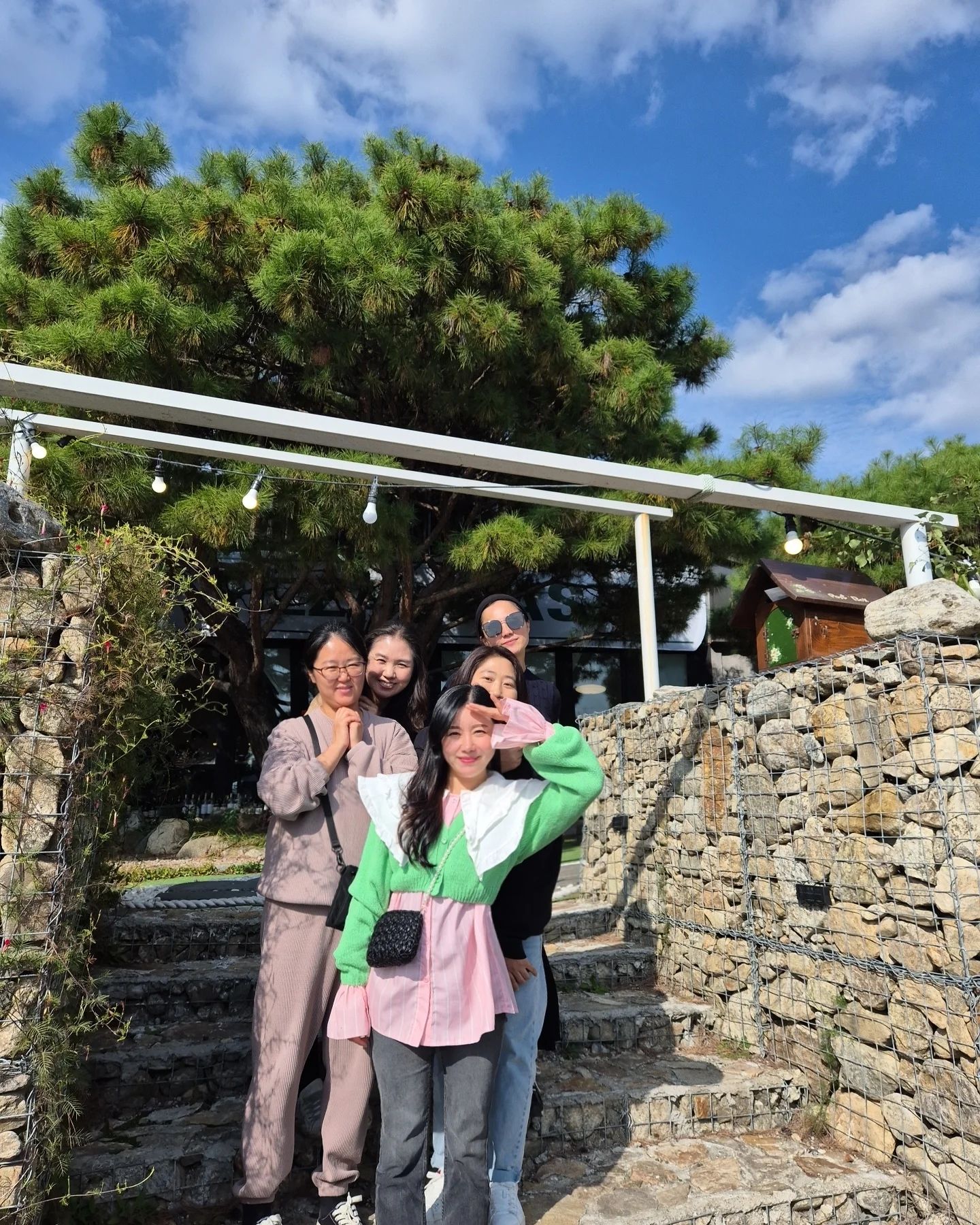친구들과 조우❤️

언제 만나도 너무 즐거운 우리들🤗🥰

#자갈자갈 #양평맛집 #양평맛집추천
#중딩친구들 #30년지기 #씨밀레
#날이좋은날☀️ #친구들과함께❤️