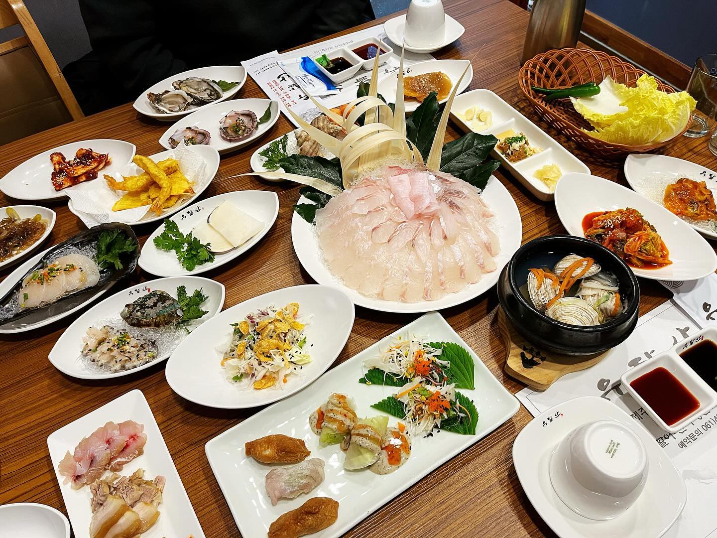 #목포 #유달산활어선어회전문점 #목포맛집
#목포먹방 ㅋㅋㅋ 오랜만에 #목포여행 ㅎㅎㅎ

#목포현대호텔 #회정식 푸짐푸짐 역시 산지라 #해산물 넘 신선하고 좋다앙 ㅎㅎㅎ 목포는 역시 #회 ㅋㅋㅋㅋㅋㅋㅋㅋㅋㅋㅋㅋㅋ

#목포가볼만한곳 #목포현대호텔맛집 #유달산활어선어회 #현대호텔맛집 #목포신항 #목포신항맛집 #달동 #달동맛집 #먹방
