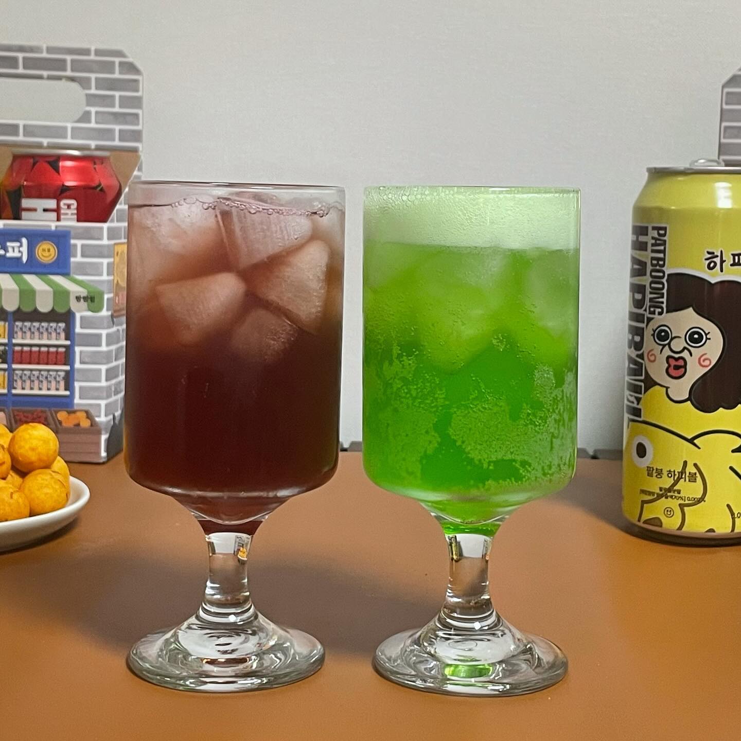 🌞하피볼 팝업스토어
.
요즘 핫하디핫한 하피볼!!! 더현대서울에서 하는 하피볼 팝업스토어 다녀왔습니당🤩 붕어빵맛 하이볼이라니! 팥붕하피볼 멜론하피볼 넘 신기하지 않나용🤎💚 저는 개인적으로 얼그레이 하피볼이 젤 맛있었어용 
.
.
.
.
.
#먹스타홍홍 #하피볼 #하피볼팝업스토어 #빵빵이 #더현대서울