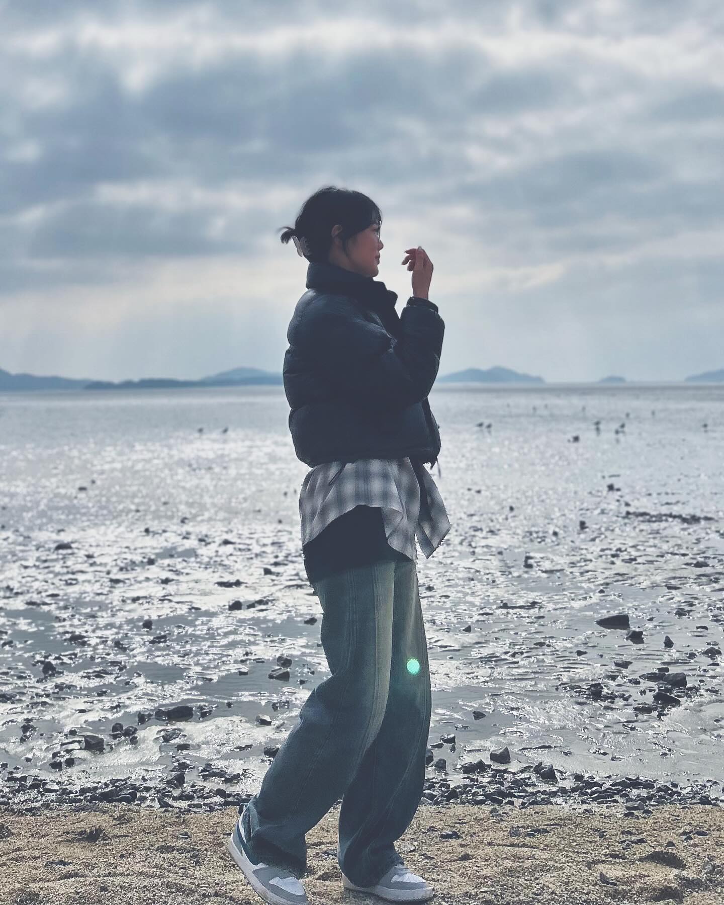 강화동막ootd
.
. 
아우터: oddstudio_crew 글로시 에코 푸퍼 숏패딩
상의: dimitriblack_official 포시즌 옴브레 체크셔츠
하의: loonough_official 절개라인 와이드 데님팬츠
포인트아이템: lafudgestore 솔리드 울타이
신발: nike Court Borough Low2 Light Smoke Grey
#ootd #ootdlook #fashion #koreanstyle #koreanfashion #dailylook #dailyfashion #fashionista #fashionlook #오오티디 #오오티디패션 #오오티디룩 #에이블리 #무신사 #스트릿패션 #데일리룩 #데일리코디 #옷코디 #패션스타그램맞팔 #패션소통 #패션 #무채색코디 #체크셔츠 #패션계정 #패션모델 #강화도 #동막해변