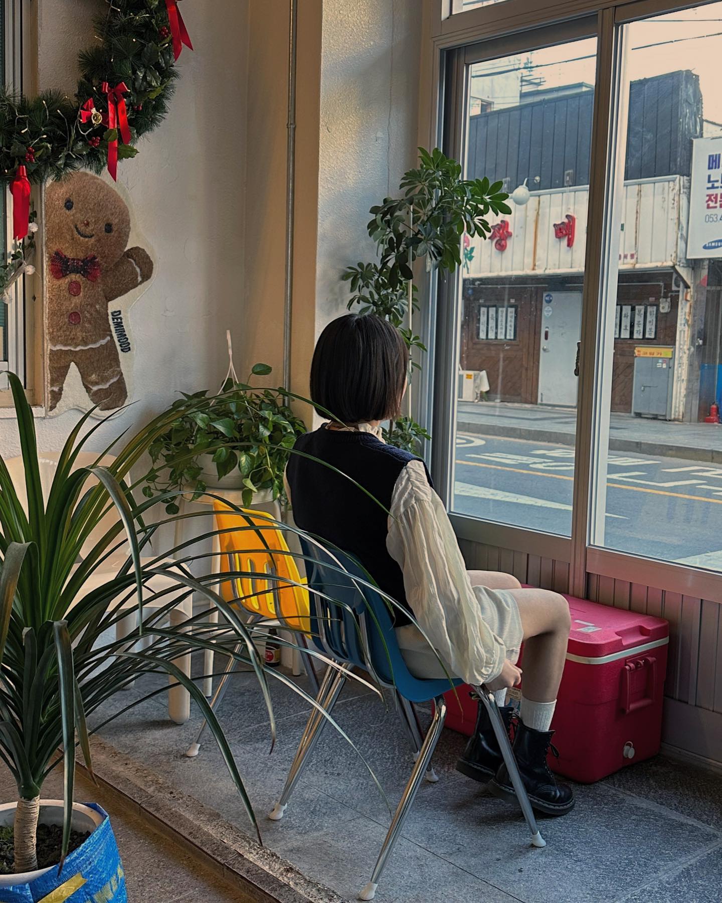 단발했지현✂️
.
.
.
noexit_coffee 
노엑시트
📍대구 중구 경상감영길 212, 동문동 14-1
⏰ 12-22시, 월요일 휴무

#노엑시트 #교동 #교동카페 #대구신상카페 #동성로신상카페 #대구카페 #대구카페추천 #레트로감성 #레트로카페 #캠핑카페