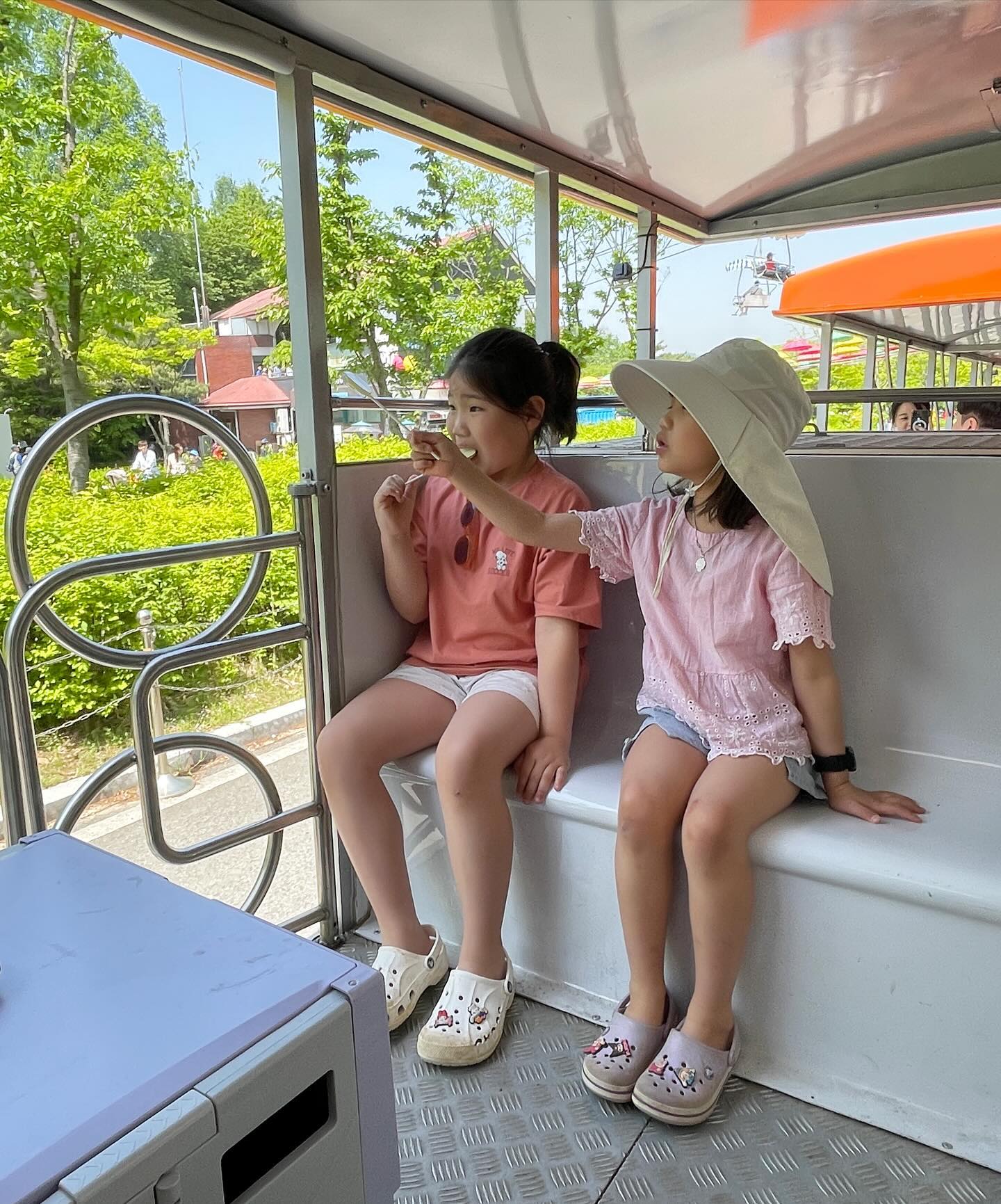 주말은 #서울랜드 
#크라켄아일랜드 오픈해서 더 신남

사진 오류로 다시 업로드💛

#아이와사는집