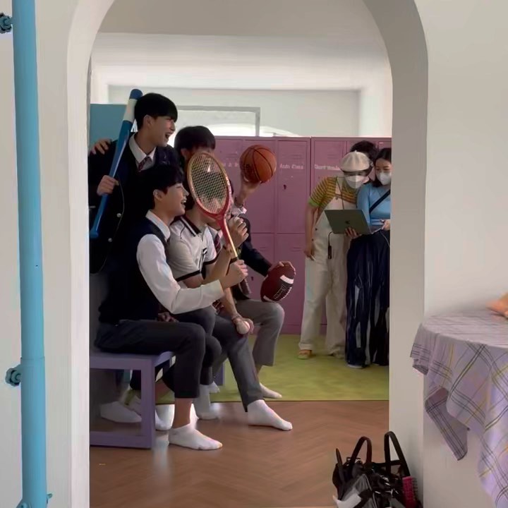 episode 7 모두 보셨죠??!! 
남자 단체 포스터 촬영때 🤣 너무 웃기다 ㅋㅋㅋㅋ + 바이킹 🎠 
.
.
. #ロマンスはデビュー前に #로맨스  #정승원 #スンウォン #로맨스는데뷔전에 #롯데월드