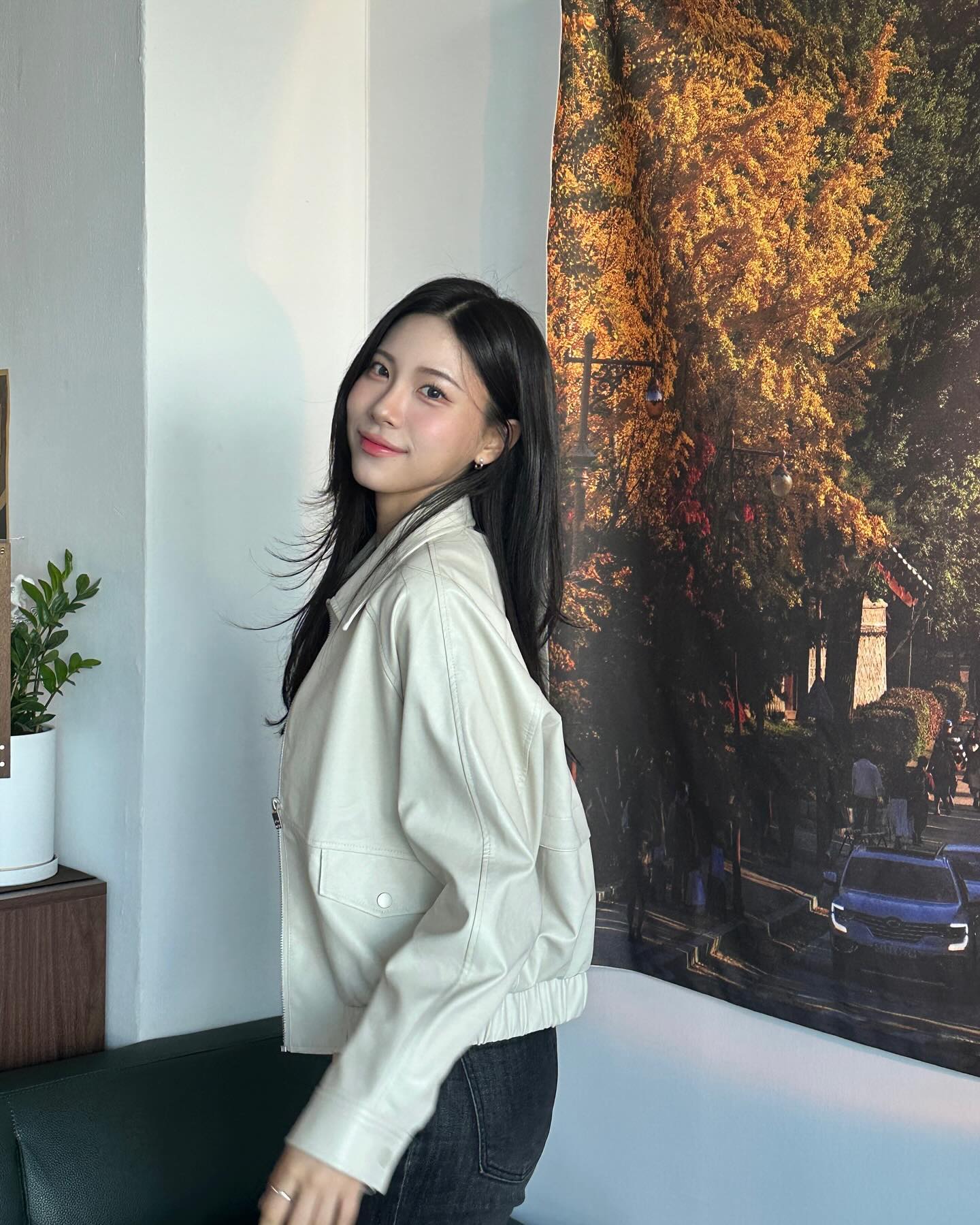 #광고 

봄을 대비해서 마인드브릿지 아우터 입고 카페가기 ☕️

베이직한 템이라 어디에도 코디하기 좋았어요! 전 흑청이랑 자주 입는데 완전 찰떡🍡 

#마인드브릿지 #Mindbridge #데일리룩 #봄코디 #봄컬렉션 #봄신상 #여자코디