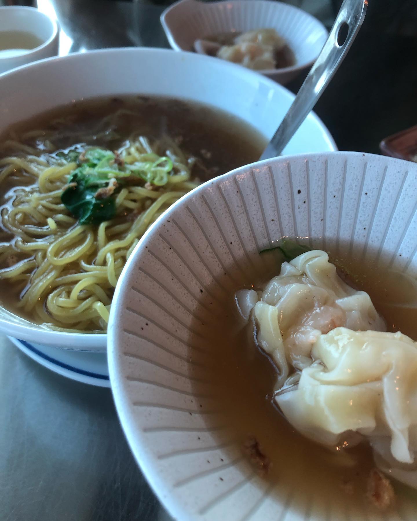 홍콩은 못가니 
먹어본 새우완탕면 
현지에서 먹음 맛있겠지…

#요상한내입 #별룬데