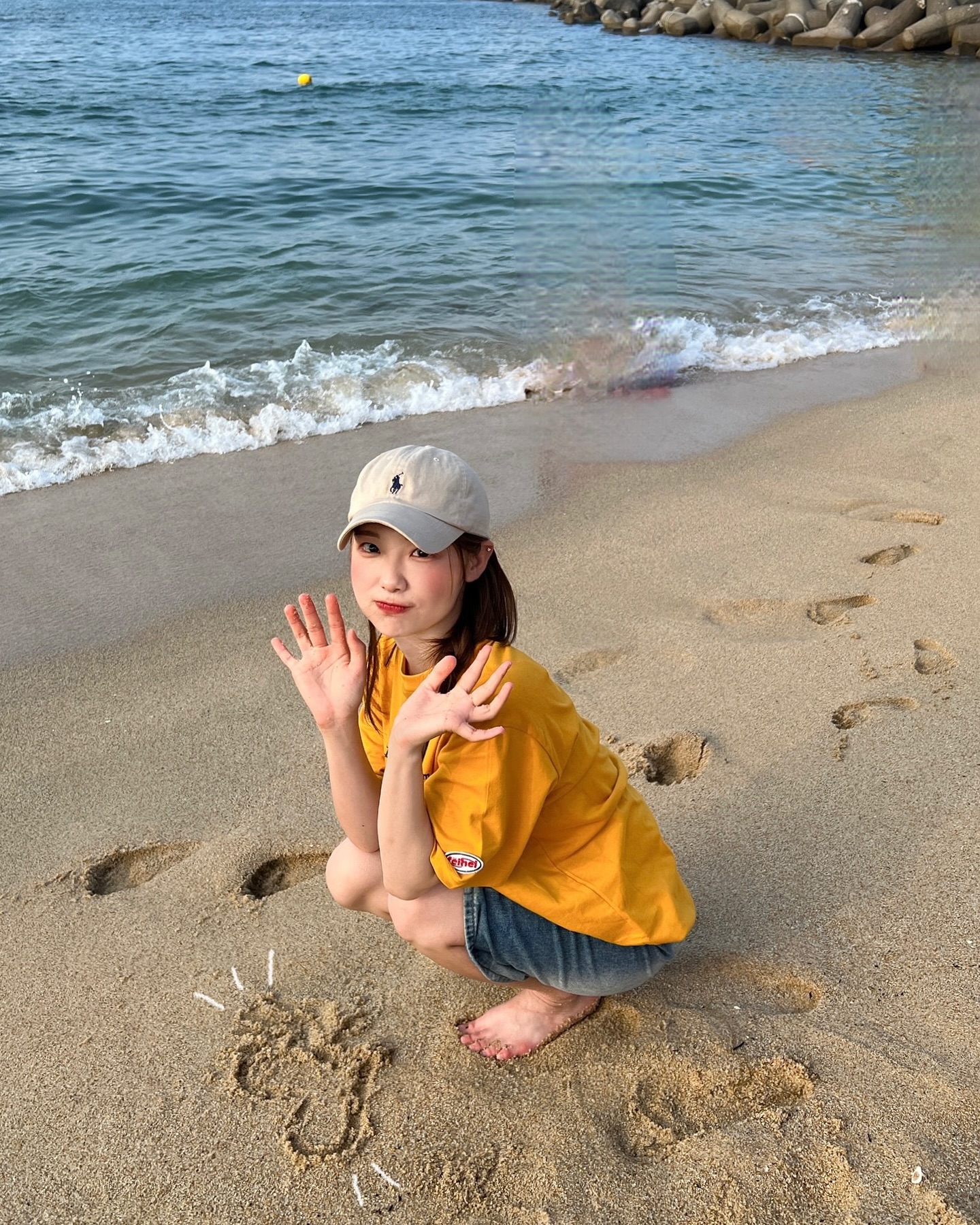 여름아 부탁행 아이쿠

8번째 강릉 💛 서울이랑은 다른 무더위에 깜짝 놀라고 너무 거세고 짠 바다에 놀라고 그래도 강릉이 너무 좋아 !!

feihei_official 
상큼한 큐티 반팔과 넘 잘 메고 다닌 가방 모두 #페이헤이 💛🤎
