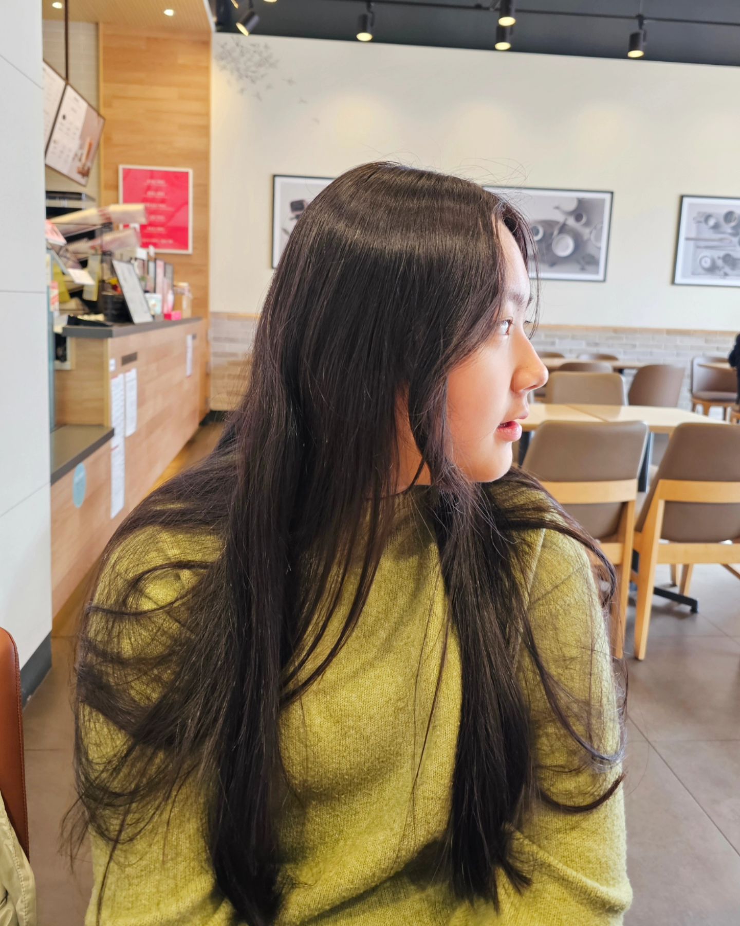 다인이 이모랑 데이뚜하고 집에서 놀고 있길래~~
퇴근하고 단지 상가에 생긴 생활맥주집 와봤다아🧚‍♀️🍻💕