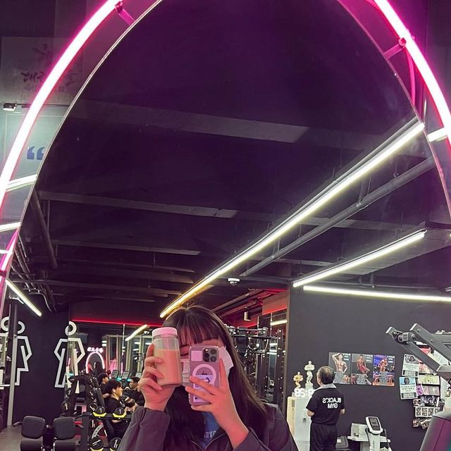 𝚈𝙴𝙾𝙽 on Instagram: "운동을 해보쟈!!💪🔥

#협찬 #광고 

🔥 다이어트 쉐이크 🔥

맛있게 먹고 건강하게 관리하는 식사대용 
12가지 맛 단백질 쉐이크!!
- 쉽고 간편하게 마셔보아욥
- 5종의 동식물성 단백질, 탄수화물, 식이섬유의 조합
- 다양한 영양소 함유된 체중조절용 조제식품
- 약 216kcal 가볍게 즐겨욥
- 8가지 다양한 부원료
- 12가지 다양맛 까지!!

운동할땐 단백질 필수잖앗!!💪

#광고#프로틴스토리#다이어트쉐이크#단백질쉐이크#식사대용쉐이크#다이어트쉐이크추천#다이어트식사대용#식물성단백질파우더#식물성단백질쉐이크#한끼쉐이크"