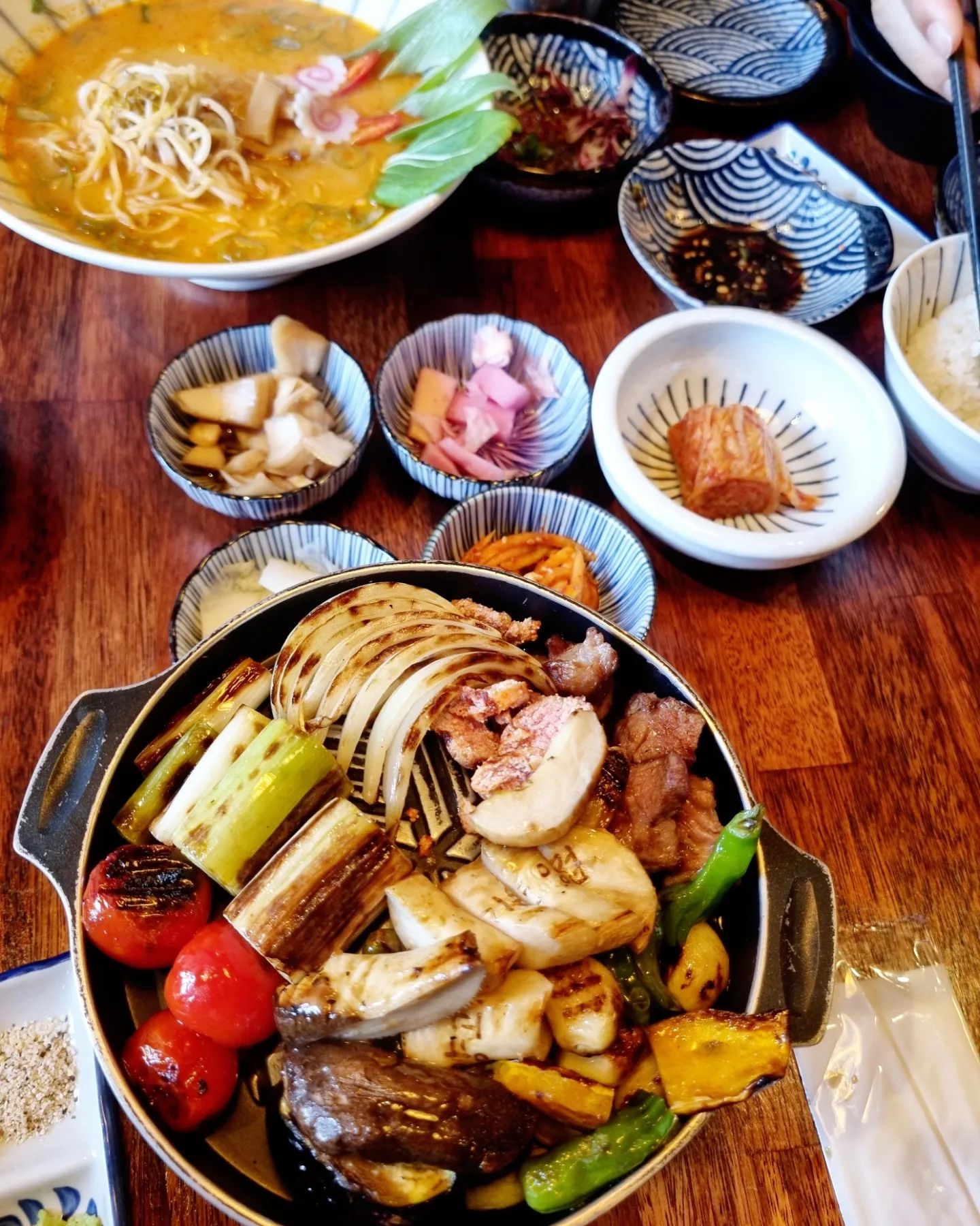 고급스러운 분위기에 
양고기 맛있는
#수완지구맛집
#양육점

🧡💜🩵🩷💛🩶💙💚❤️
최고급 양고기만 사용해
잡냄새 1도 없는 찐 양고기 맛집!!

양육점 수완점은 뉴질랜드산
질 좋은 양고기만 취급하기 때문에 
육질이 부드럽고 숯불에 
직원분께서 구워주시니
잡냄새 없고 쫄깃하고 단백하게 
구워진 양고기를 
맛있게 먹기만하면되니
넘 좋으닷!!
#광주수완지구맛집
#광주양고기맛집

양갈비 처음 먹어보는 
언니도 맛있게 먹고
양갈비 좋아하는 
나는 더 맛있게 먹고^^
#수완지구양갈비
#수완지구양고기

처음엔 소금에 찍어먹고
와사비나 특제간장 소스에 
청량고추 넣어 찍어 먹으면 더 맛있어요~

친구들 모임,회식 장소로도
좋지만 분위기가 좋아서
데이트 장소로도 좋아요
#광주분위기좋은곳
#양육점수완점
맛있게 잘 먹었습니다👍

➡️광주 광산구 장덕로50번길 12-1

➡️영업시간 오후 4시 ~ 오후 11시
  일요일 휴무