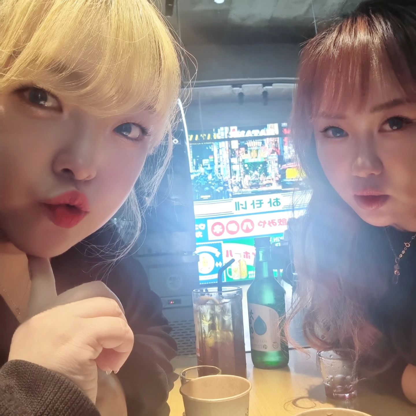 요즘 나랑 젤 마니놀아주는 내사랑❤️
2번째 회식:) 내가뽑아주고싶었는데 토수니😭

#홀리뷰티 #홀리네일